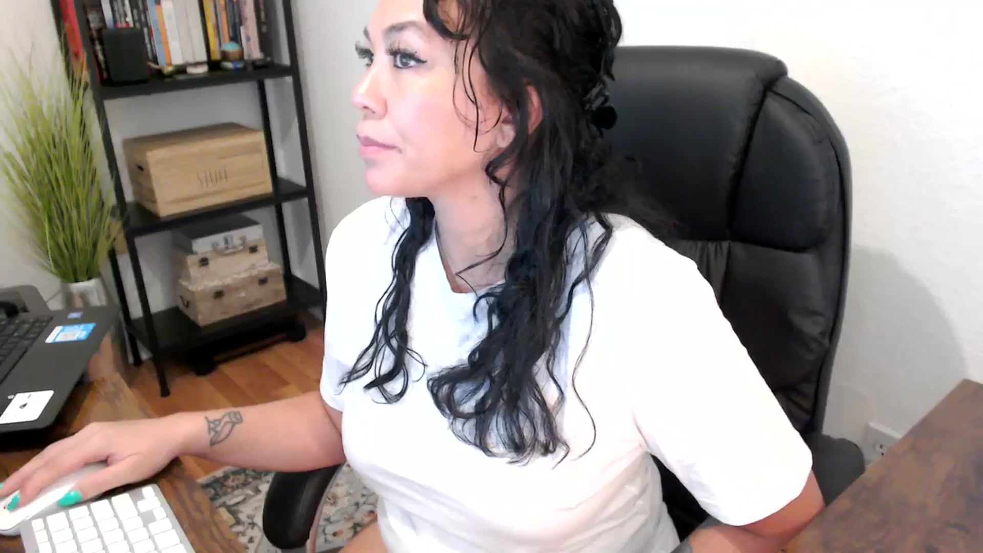Gallery image thumbnail from MickaylaMoon's myfreecams stream on, 08/20/2024, 18:56 image 10 of 20