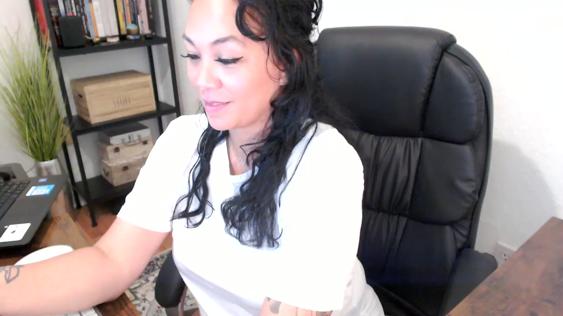 Gallery image thumbnail from MickaylaMoon's myfreecams stream on, 08/20/2024, 18:56 image 20 of 20