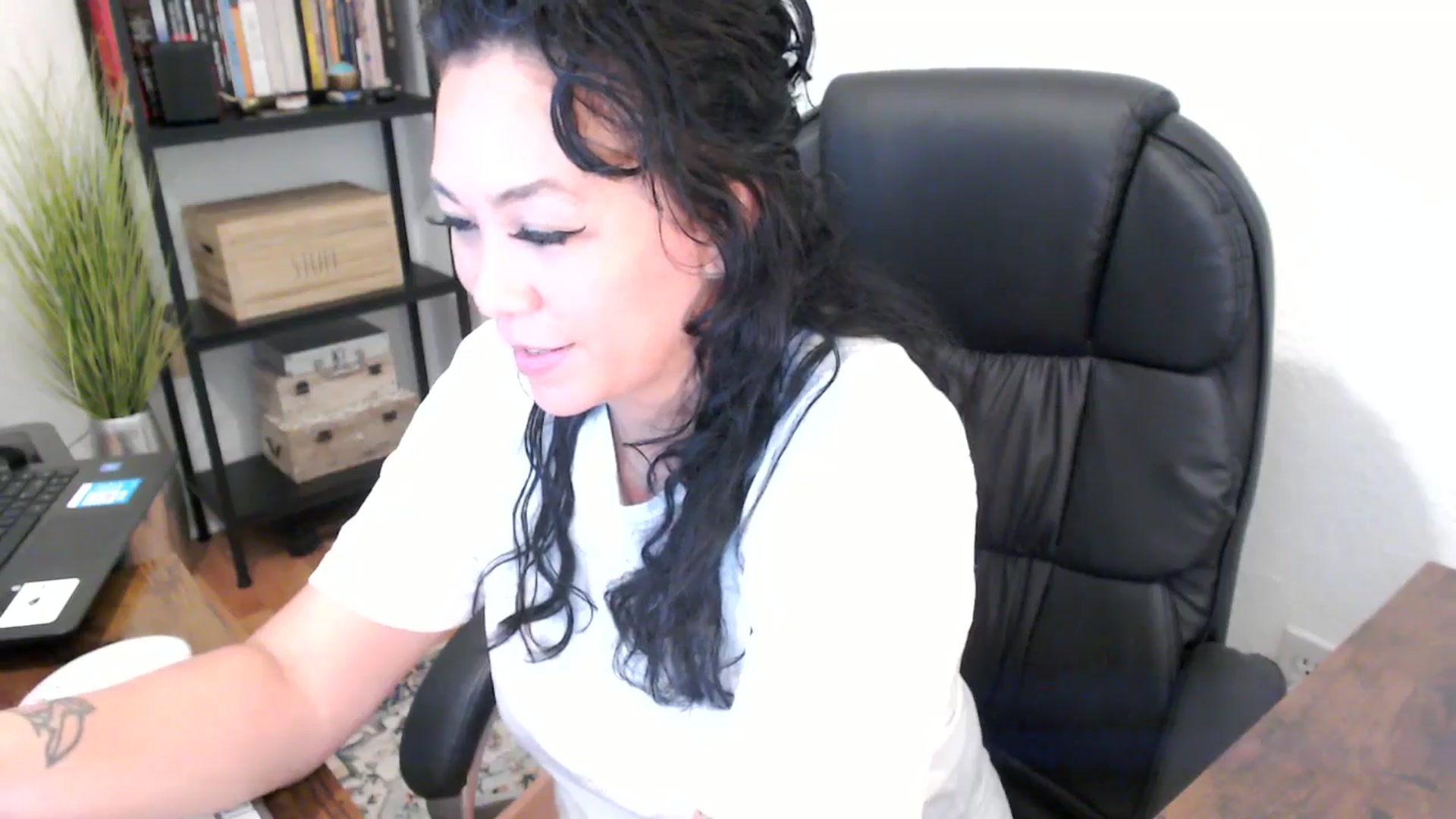Gallery image thumbnail from MickaylaMoon's myfreecams stream on, 08/20/2024, 18:56 image 17 of 20
