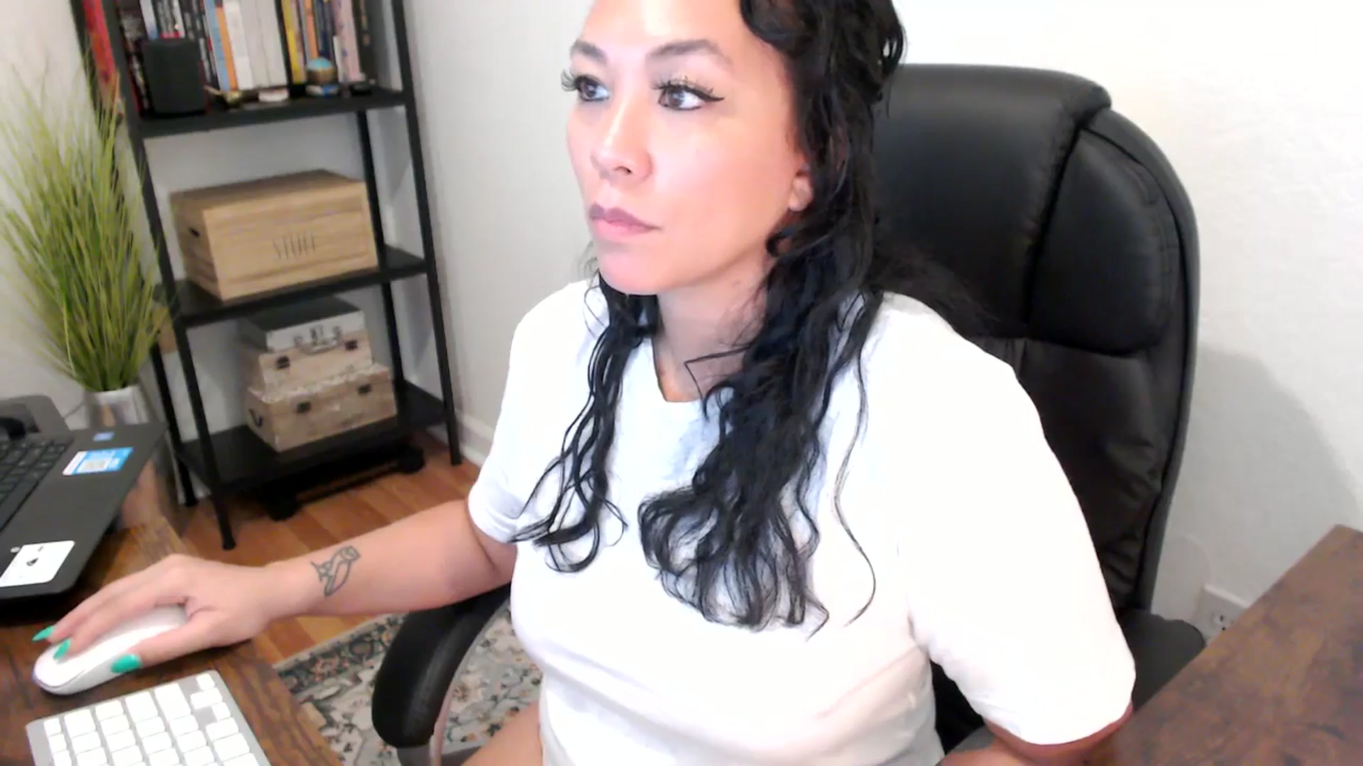 Gallery image thumbnail from MickaylaMoon's myfreecams stream on, 08/20/2024, 18:56 image 11 of 20