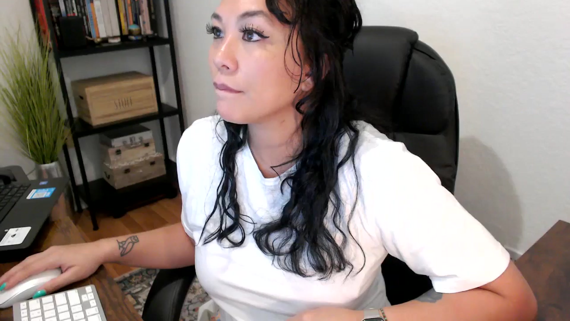 Gallery image thumbnail from MickaylaMoon's myfreecams stream on, 08/20/2024, 18:56 image 9 of 20