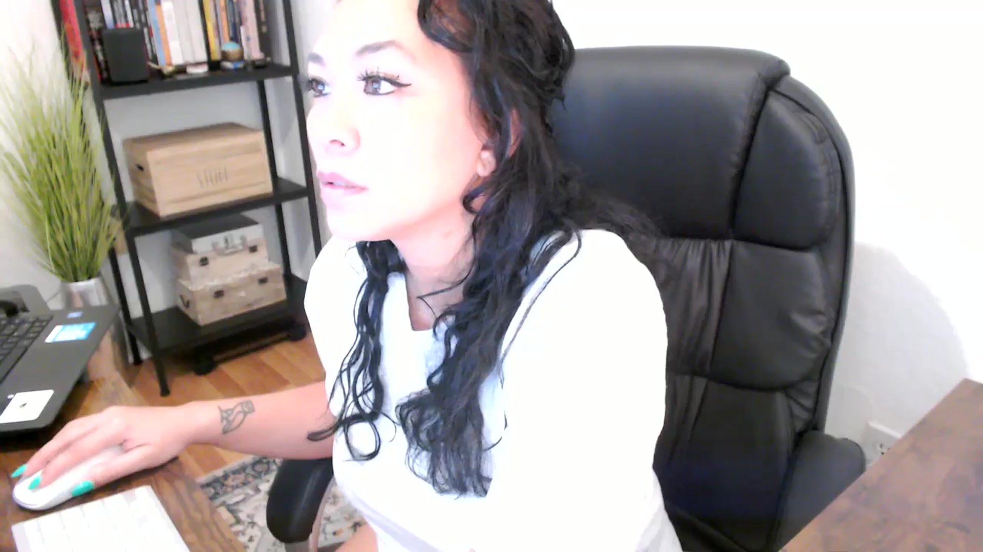 Gallery image thumbnail from MickaylaMoon's myfreecams stream on, 08/20/2024, 18:56 image 15 of 20