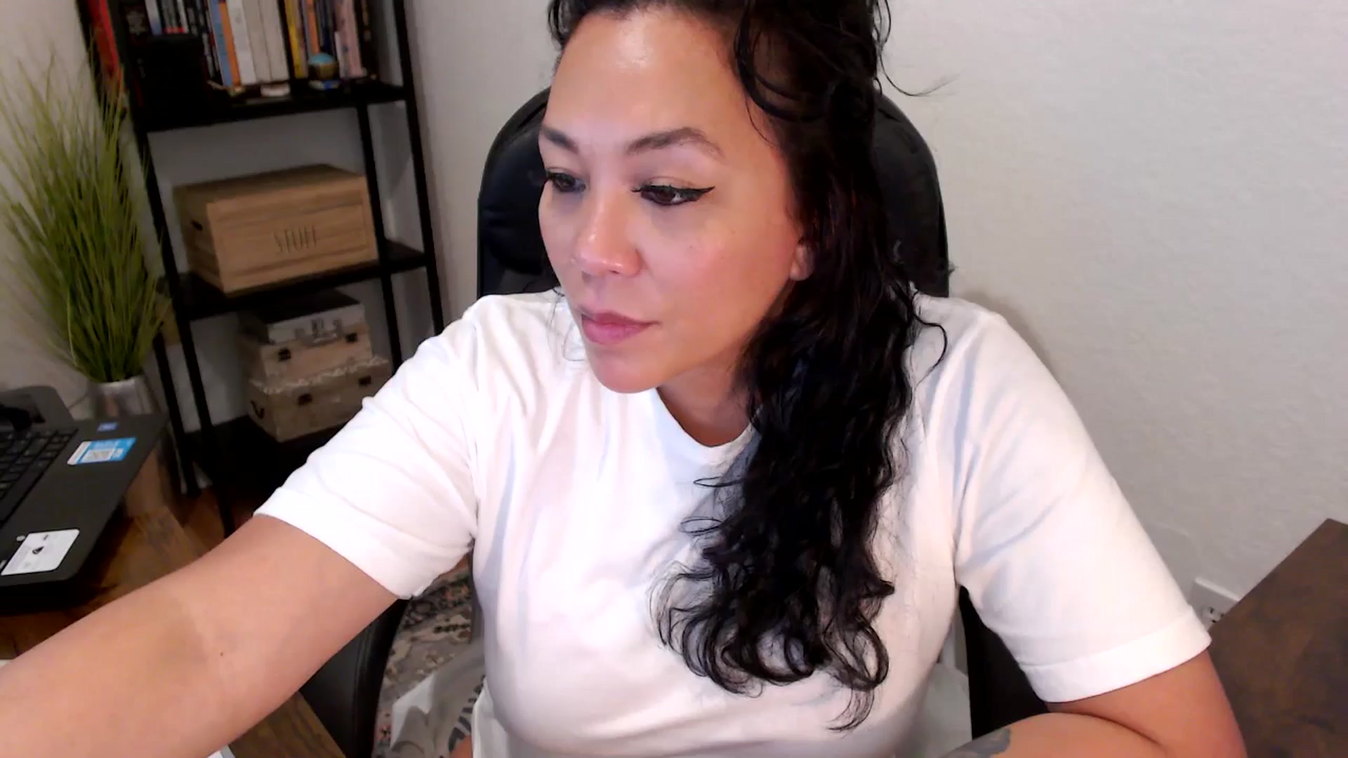 Gallery image thumbnail from MickaylaMoon's myfreecams stream on, 08/20/2024, 20:23 image 12 of 20
