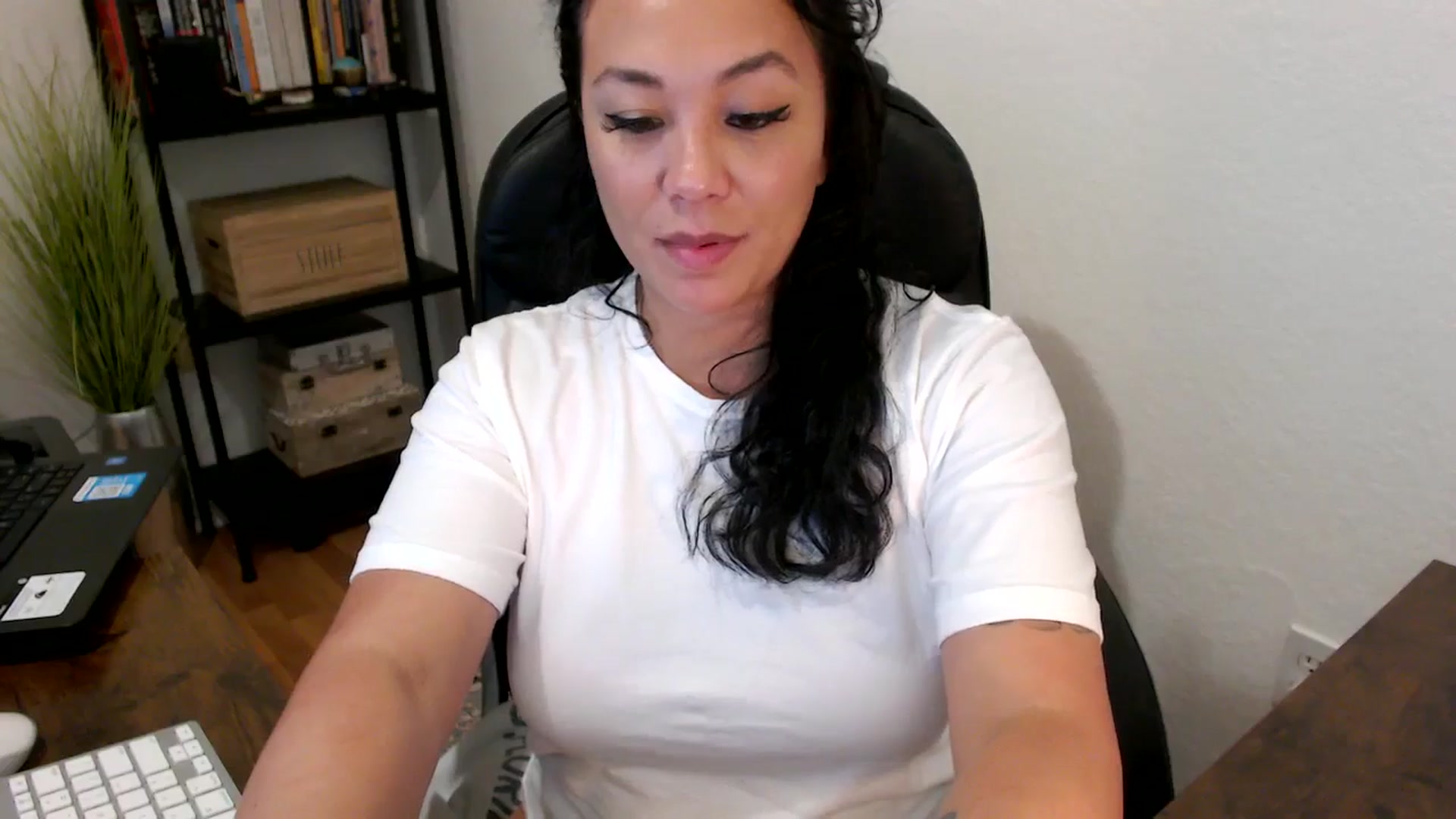 Gallery image thumbnail from MickaylaMoon's myfreecams stream on, 08/20/2024, 20:23 image 11 of 20