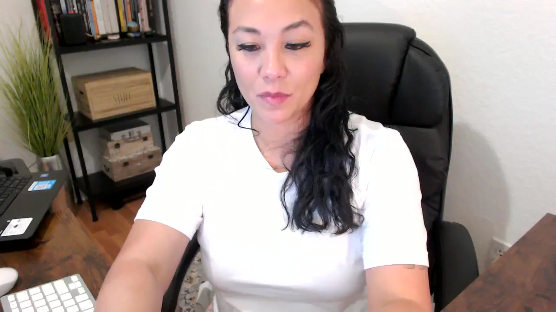 Gallery image thumbnail from MickaylaMoon's myfreecams stream on, 08/20/2024, 20:23 image 3 of 20