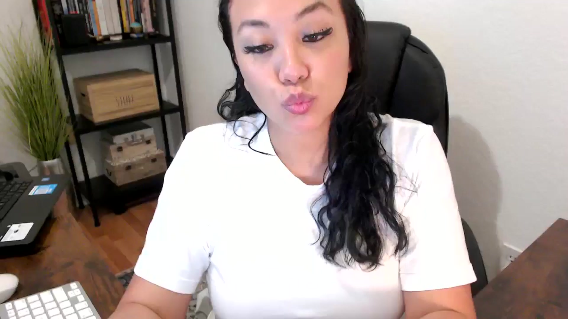Gallery image thumbnail from MickaylaMoon's myfreecams stream on, 08/20/2024, 20:23 image 4 of 20