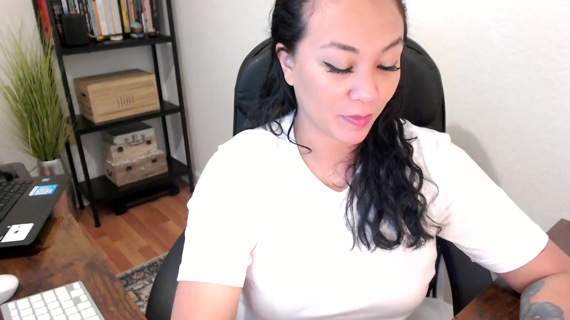 Gallery image thumbnail from MickaylaMoon's myfreecams stream on, 08/20/2024, 20:23 image 1 of 20