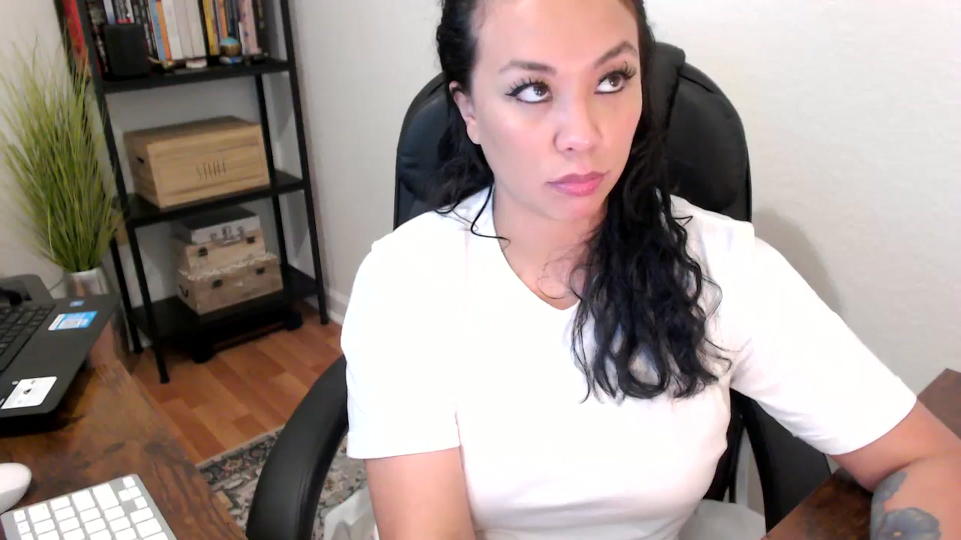 Gallery image thumbnail from MickaylaMoon's myfreecams stream on, 08/20/2024, 20:23 image 2 of 20