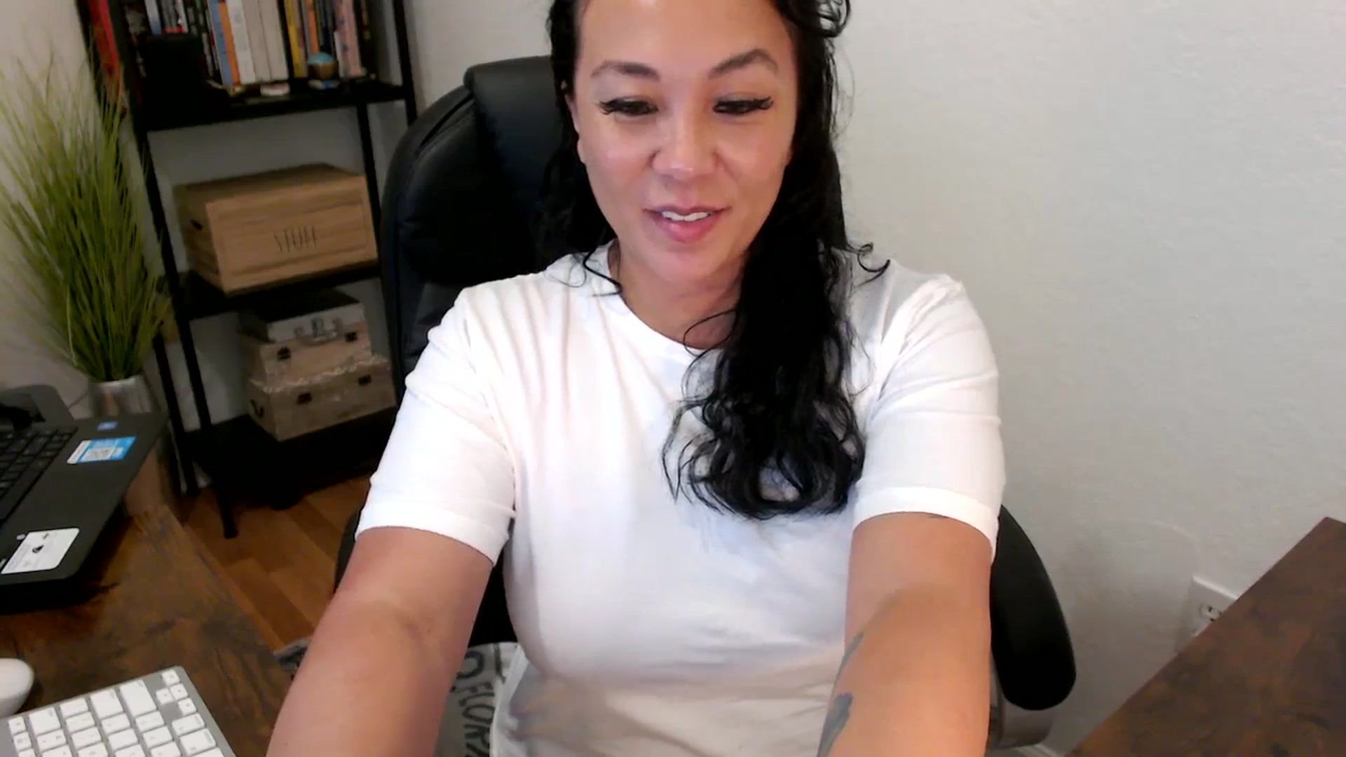 Gallery image thumbnail from MickaylaMoon's myfreecams stream on, 08/20/2024, 20:23 image 10 of 20