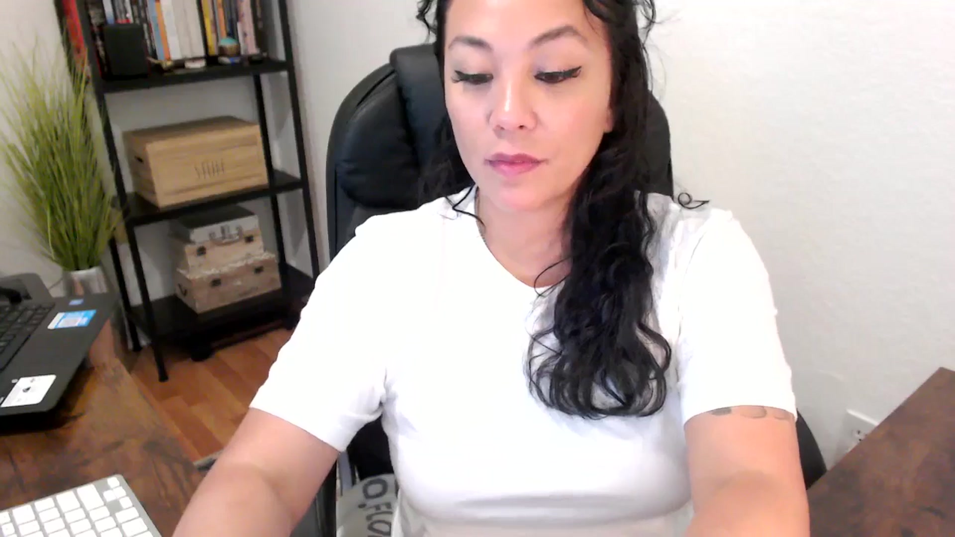 Gallery image thumbnail from MickaylaMoon's myfreecams stream on, 08/20/2024, 20:23 image 16 of 20