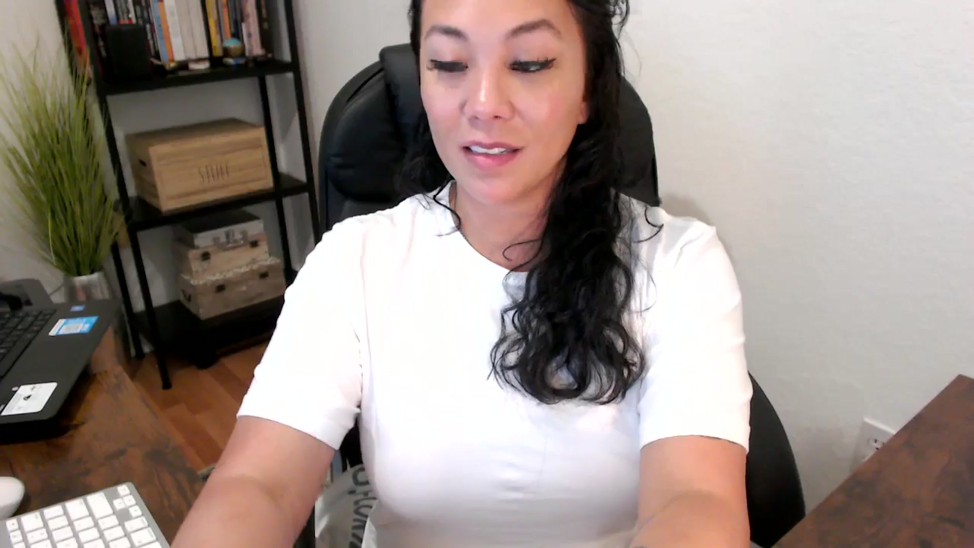 Gallery image thumbnail from MickaylaMoon's myfreecams stream on, 08/20/2024, 20:23 image 9 of 20