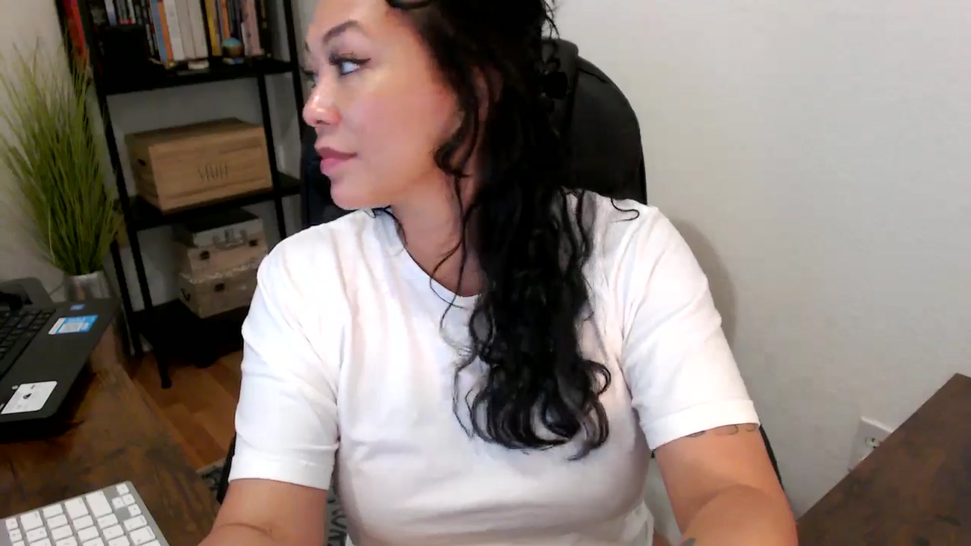Gallery image thumbnail from MickaylaMoon's myfreecams stream on, 08/20/2024, 20:23 image 14 of 20