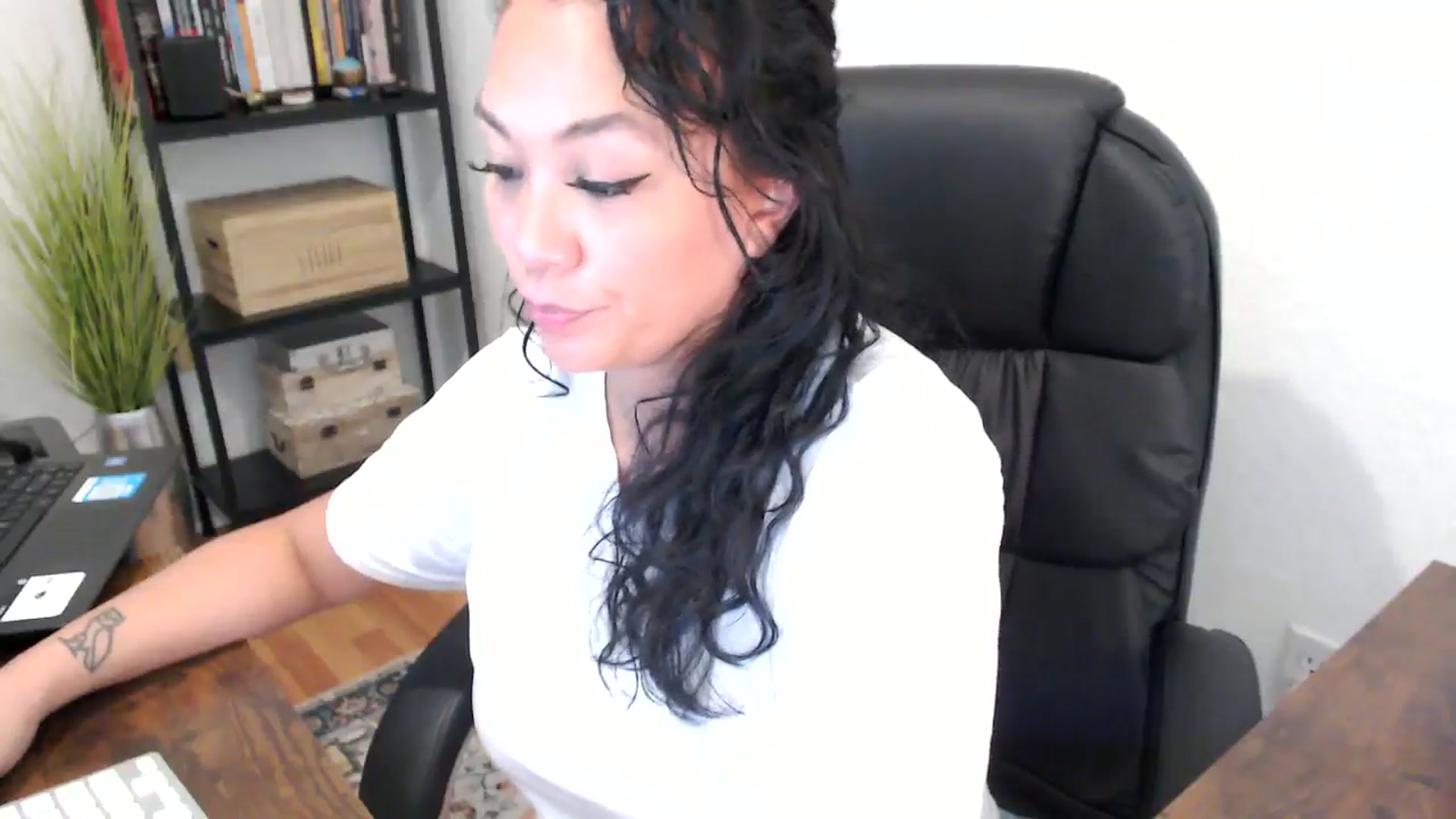 Gallery image thumbnail from MickaylaMoon's myfreecams stream on, 08/20/2024, 21:35 image 14 of 20