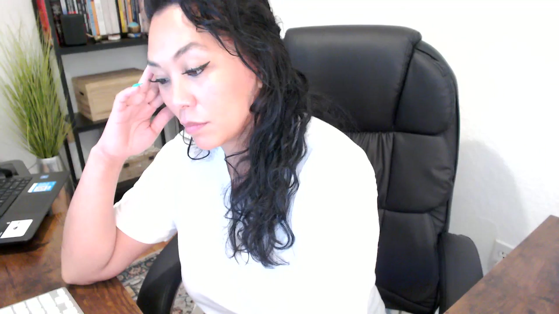 Gallery image thumbnail from MickaylaMoon's myfreecams stream on, 08/20/2024, 21:35 image 10 of 20