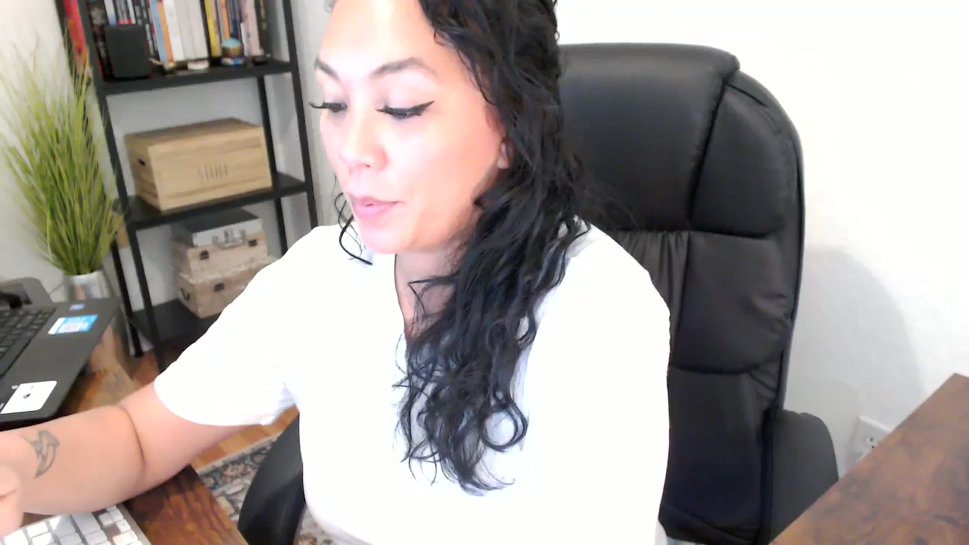 Gallery image thumbnail from MickaylaMoon's myfreecams stream on, 08/20/2024, 21:35 image 8 of 20
