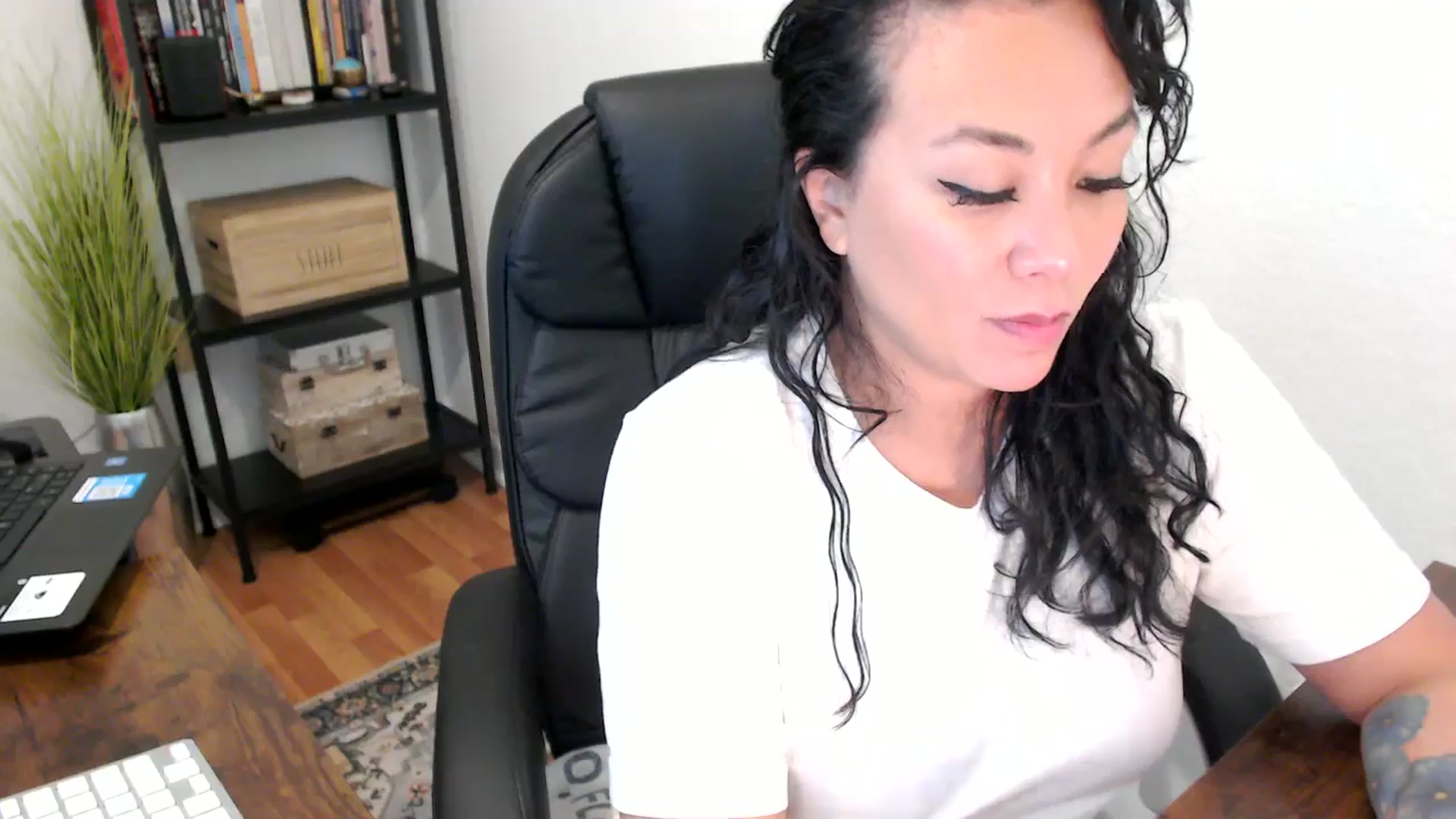 Gallery image thumbnail from MickaylaMoon's myfreecams stream on, 08/20/2024, 21:35 image 3 of 20