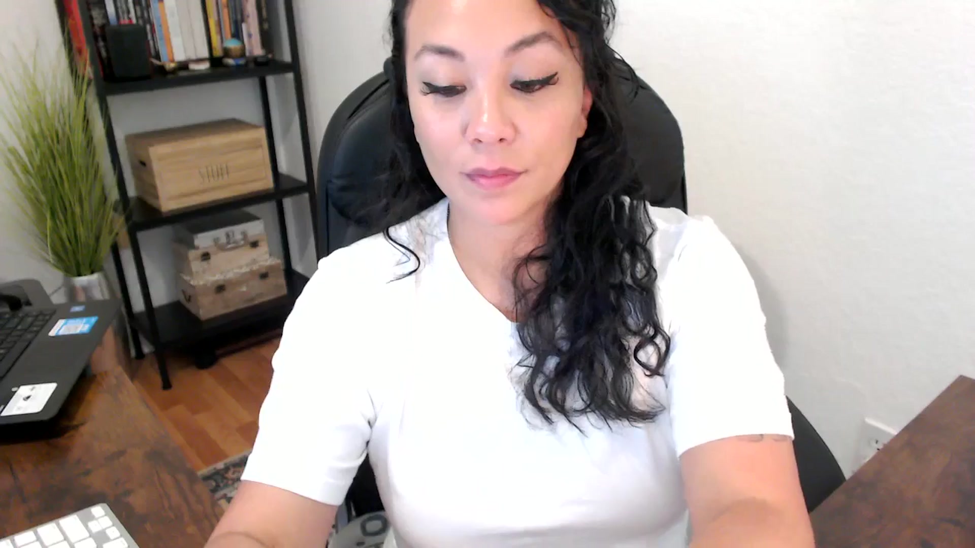 Gallery image thumbnail from MickaylaMoon's myfreecams stream on, 08/20/2024, 21:35 image 15 of 20