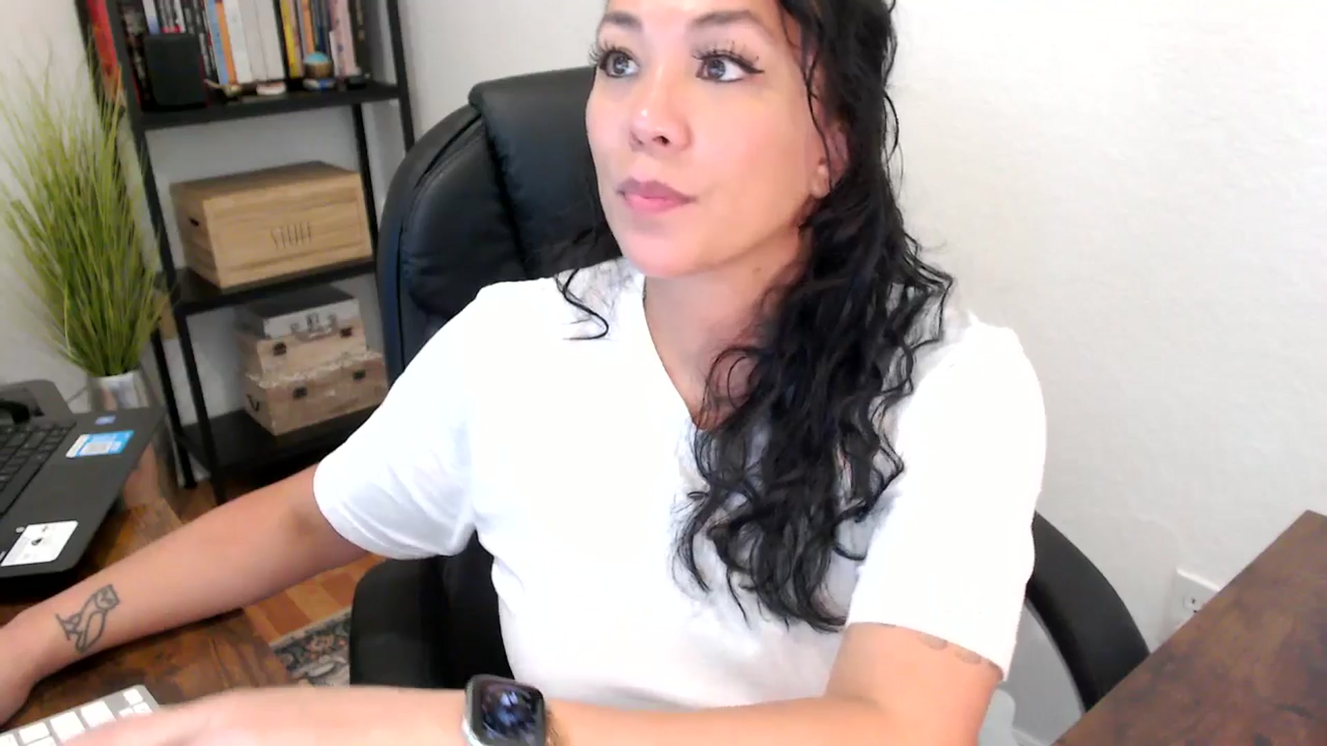 Gallery image thumbnail from MickaylaMoon's myfreecams stream on, 08/20/2024, 21:35 image 18 of 20