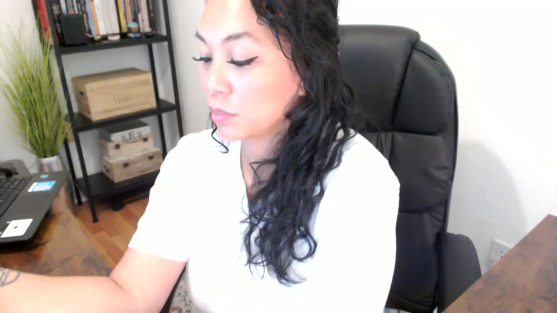 Gallery image thumbnail from MickaylaMoon's myfreecams stream on, 08/20/2024, 21:35 image 9 of 20