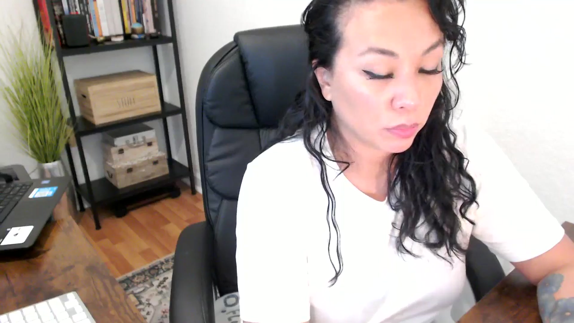 Gallery image thumbnail from MickaylaMoon's myfreecams stream on, 08/20/2024, 21:35 image 4 of 20