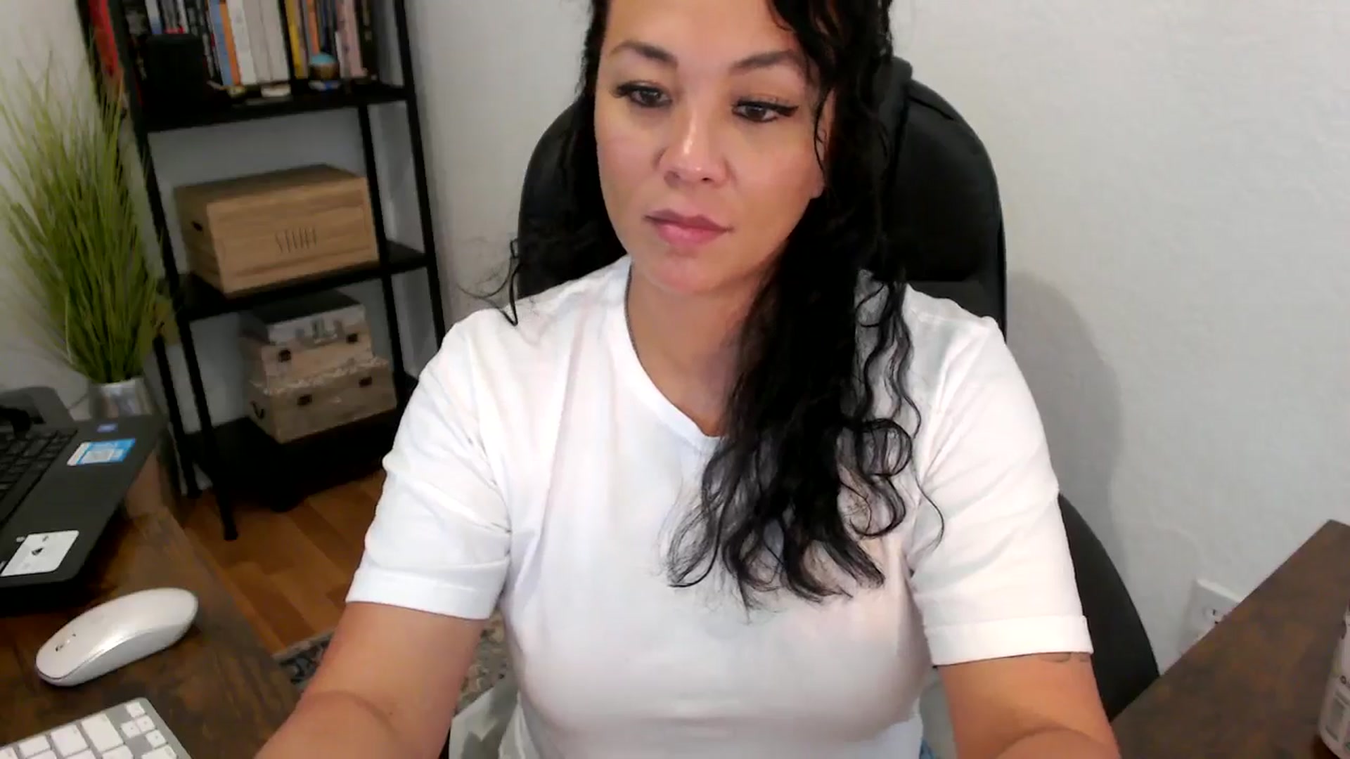 Gallery image thumbnail from MickaylaMoon's myfreecams stream on, 08/20/2024, 22:07 image 6 of 20