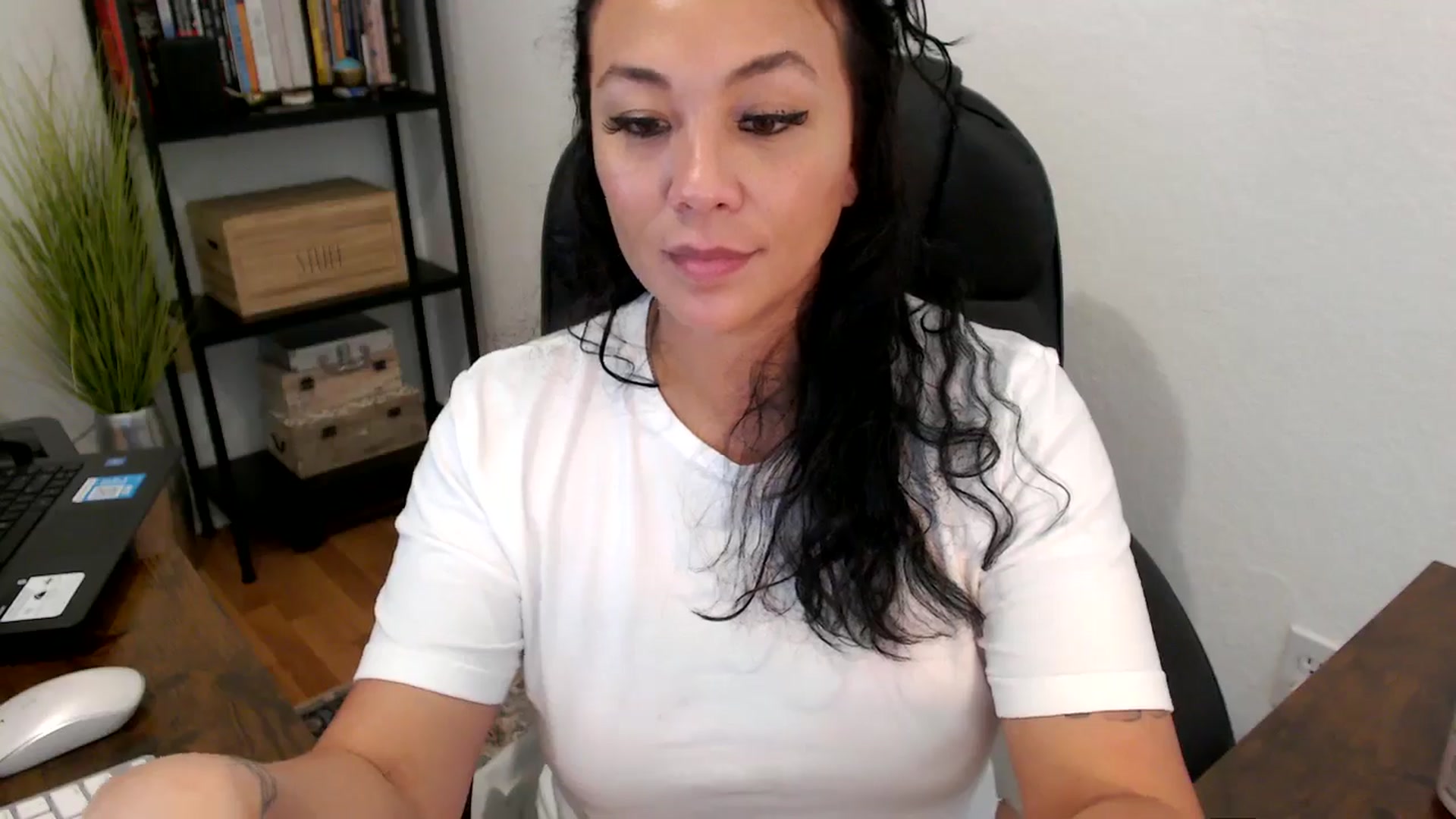 Gallery image thumbnail from MickaylaMoon's myfreecams stream on, 08/20/2024, 22:07 image 16 of 20