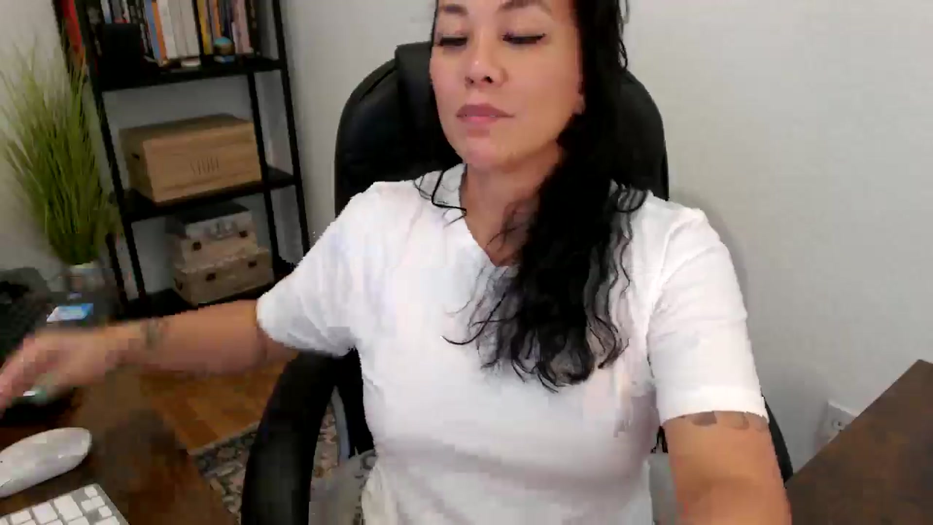 Gallery image thumbnail from MickaylaMoon's myfreecams stream on, 08/20/2024, 22:07 image 18 of 20