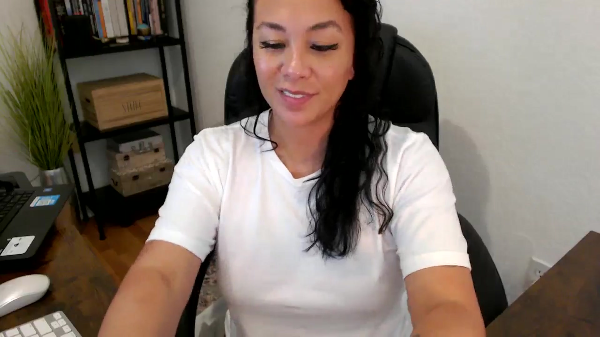 Gallery image thumbnail from MickaylaMoon's myfreecams stream on, 08/20/2024, 22:07 image 19 of 20