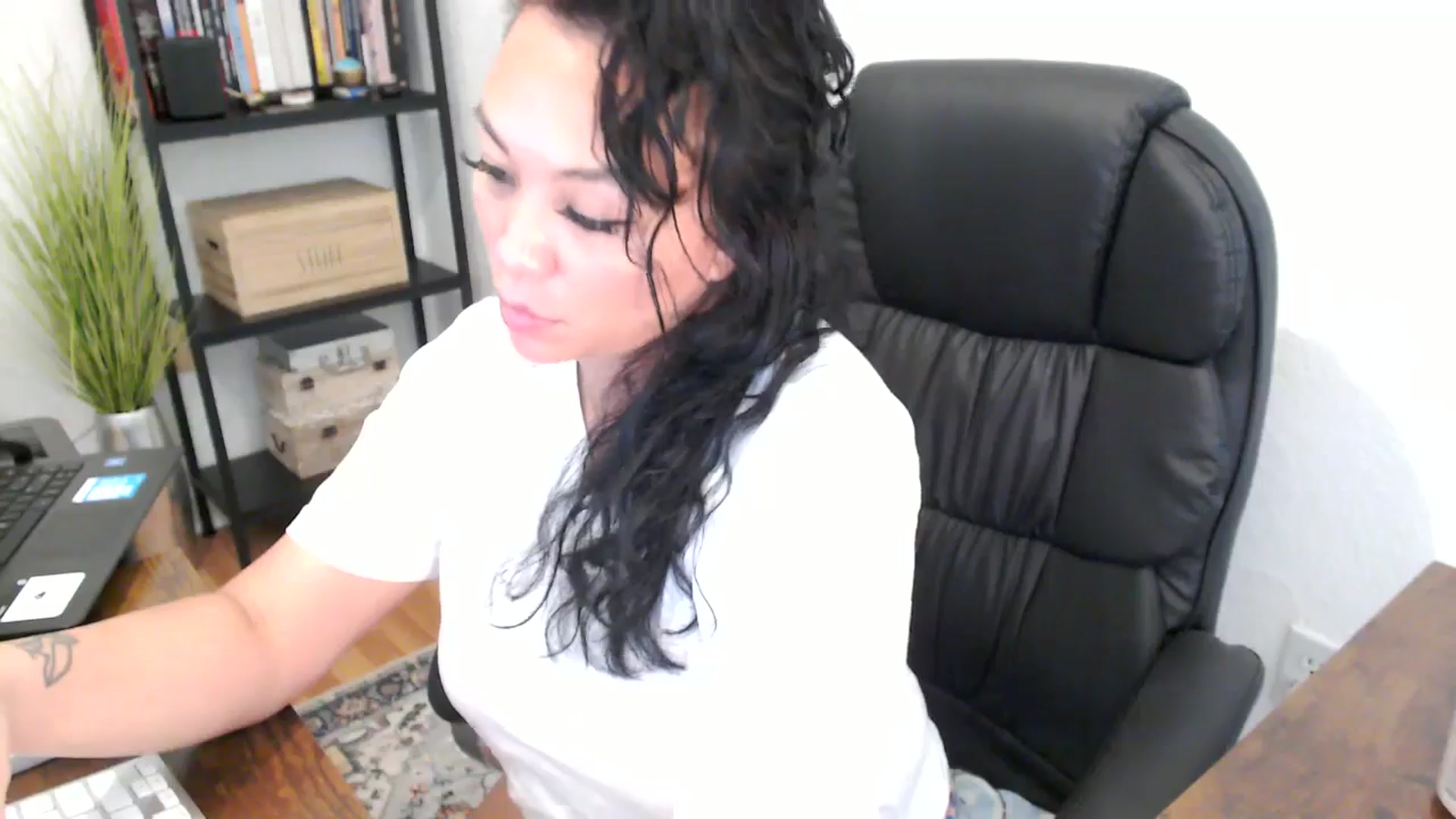 Gallery image thumbnail from MickaylaMoon's myfreecams stream on, 08/20/2024, 22:07 image 11 of 20