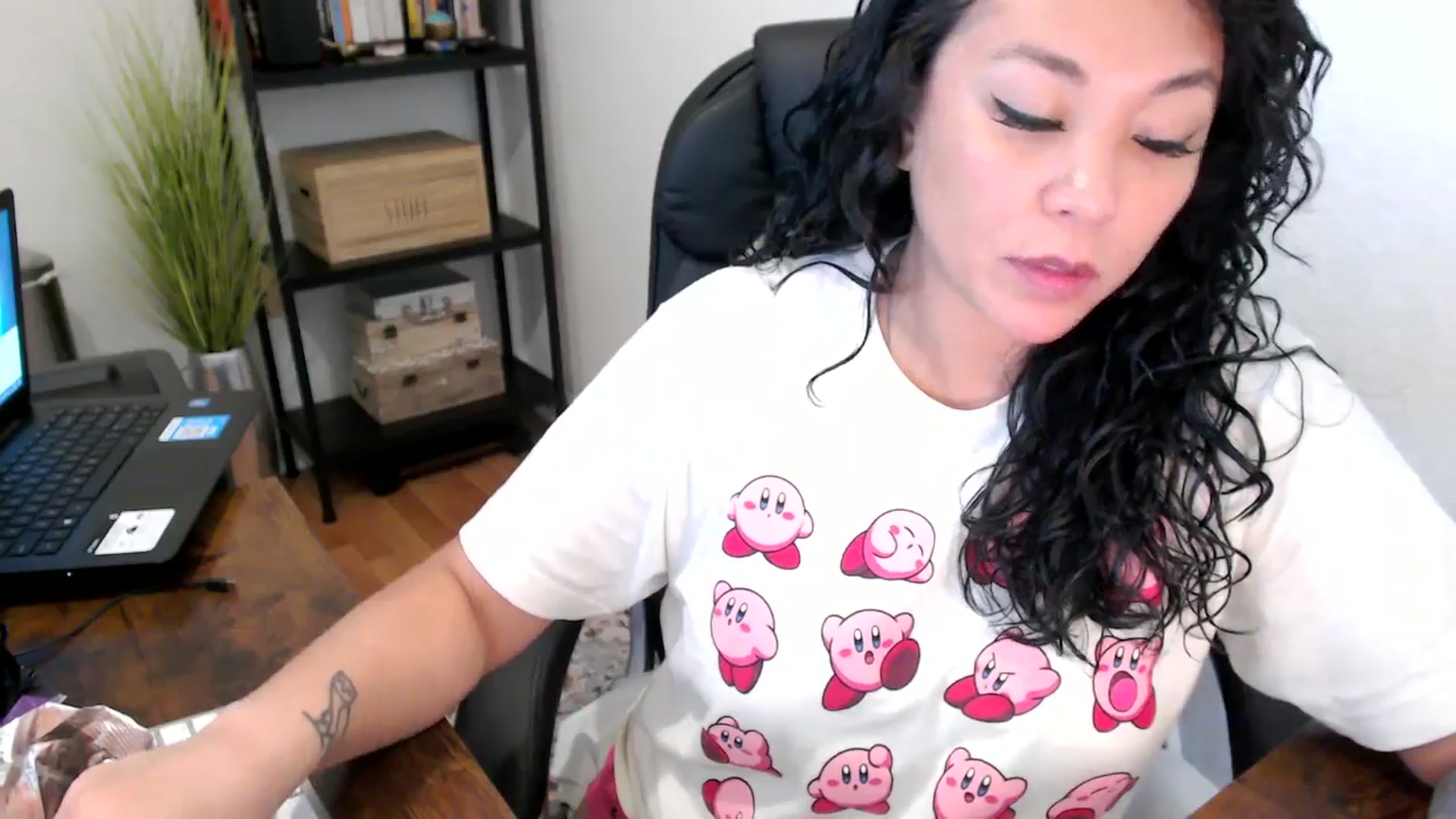Gallery image thumbnail from MickaylaMoon's myfreecams stream on, 08/21/2024, 17:19 image 17 of 20