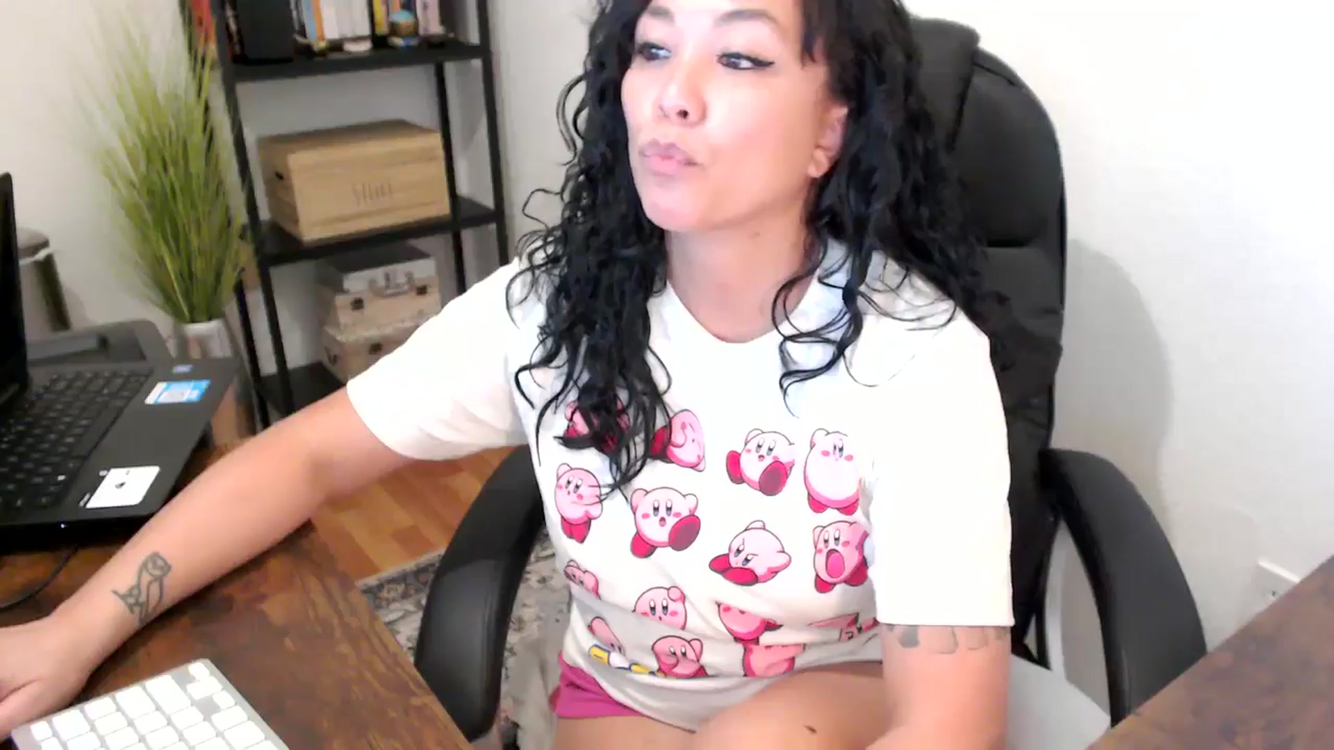 Gallery image thumbnail from MickaylaMoon's myfreecams stream on, 08/21/2024, 20:03 image 6 of 20