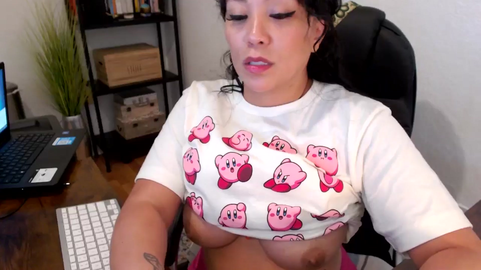 Gallery image thumbnail from MickaylaMoon's myfreecams stream on, 08/21/2024, 21:51 image 8 of 20