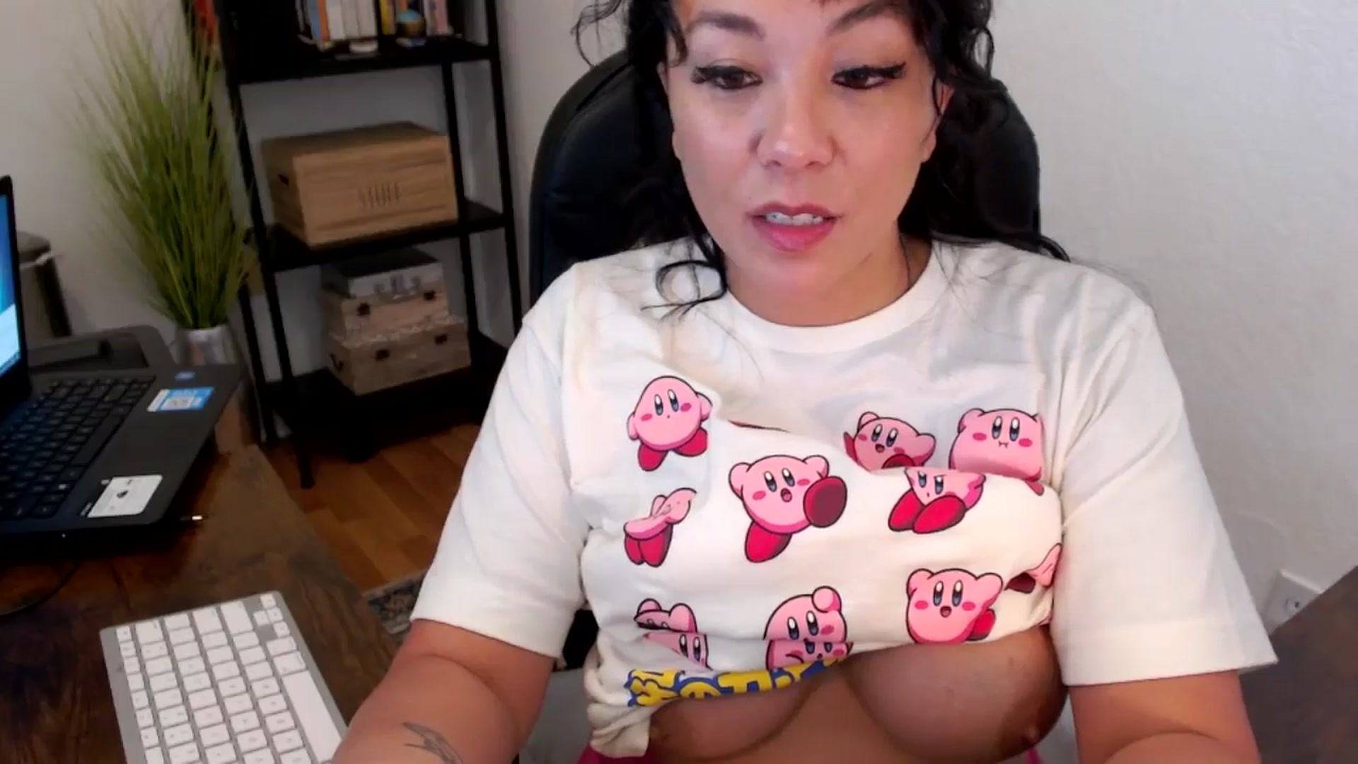 Gallery image thumbnail from MickaylaMoon's myfreecams stream on, 08/21/2024, 21:51 image 17 of 20