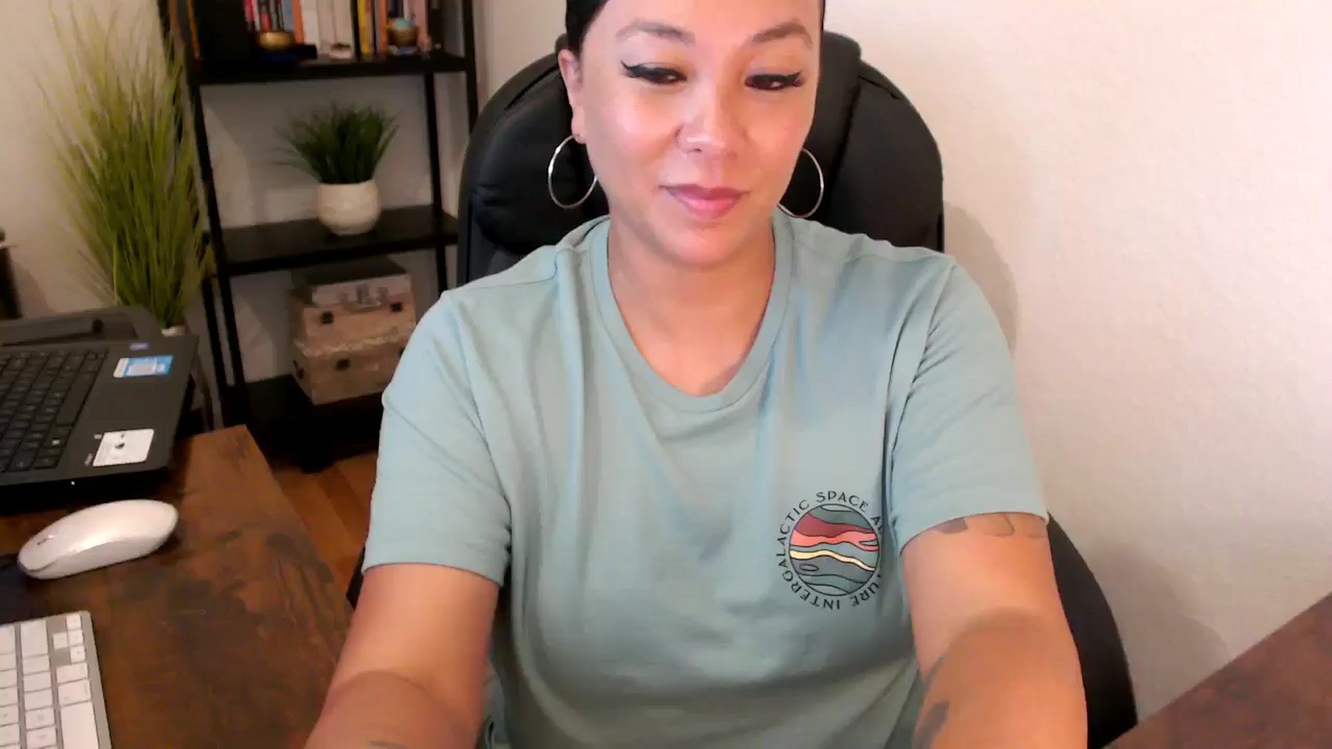 Gallery image thumbnail from MickaylaMoon's myfreecams stream on, 09/02/2024, 21:09 image 18 of 20