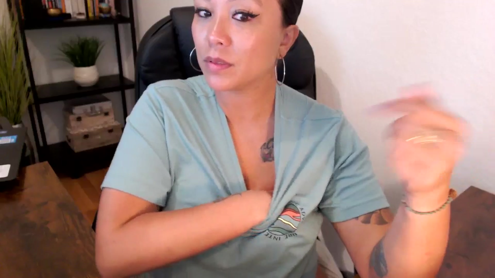 Gallery image thumbnail from MickaylaMoon's myfreecams stream on, 09/02/2024, 21:09 image 14 of 20