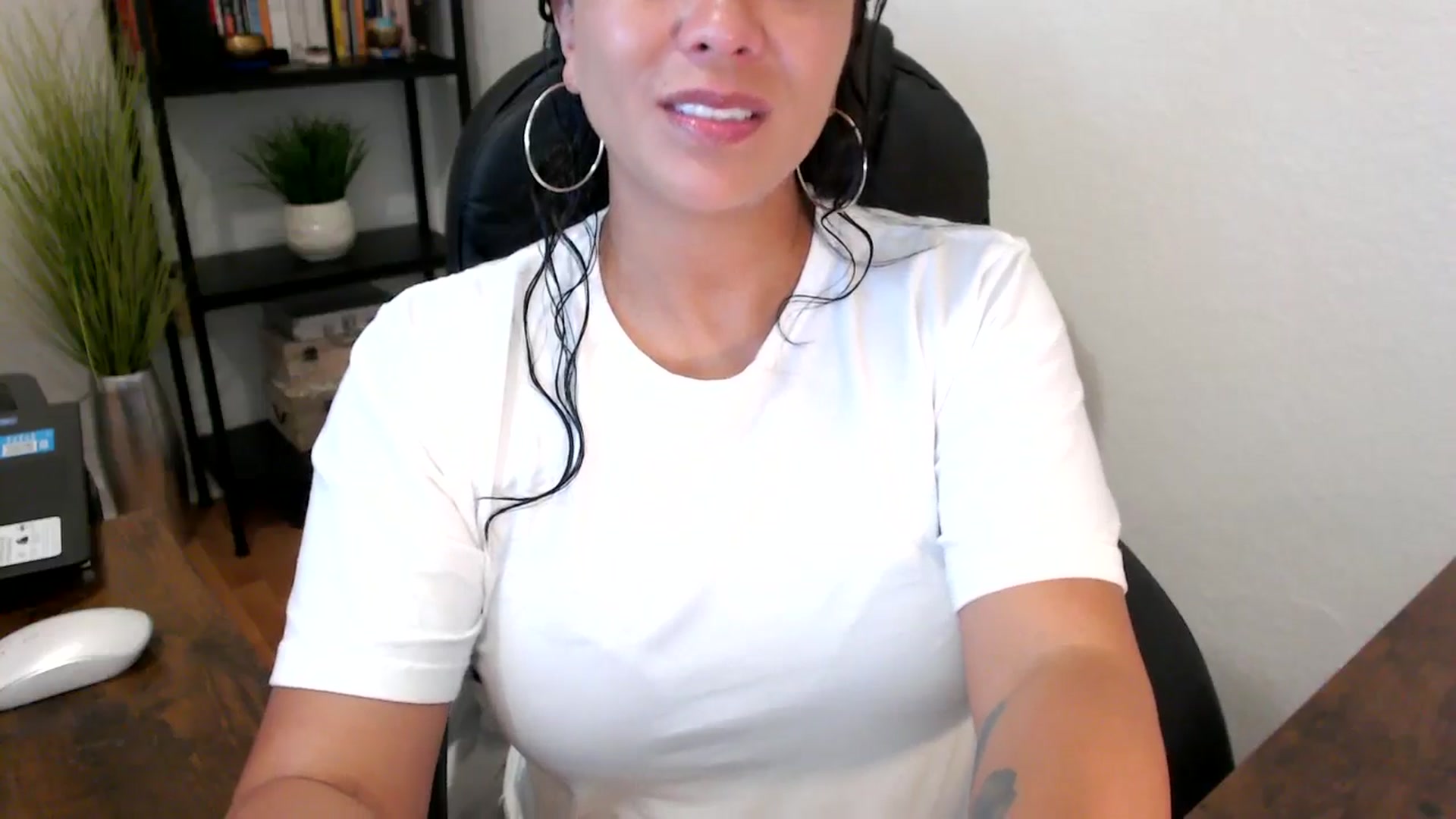 Gallery image thumbnail from MickaylaMoon's myfreecams stream on, 09/03/2024, 15:04 image 6 of 20
