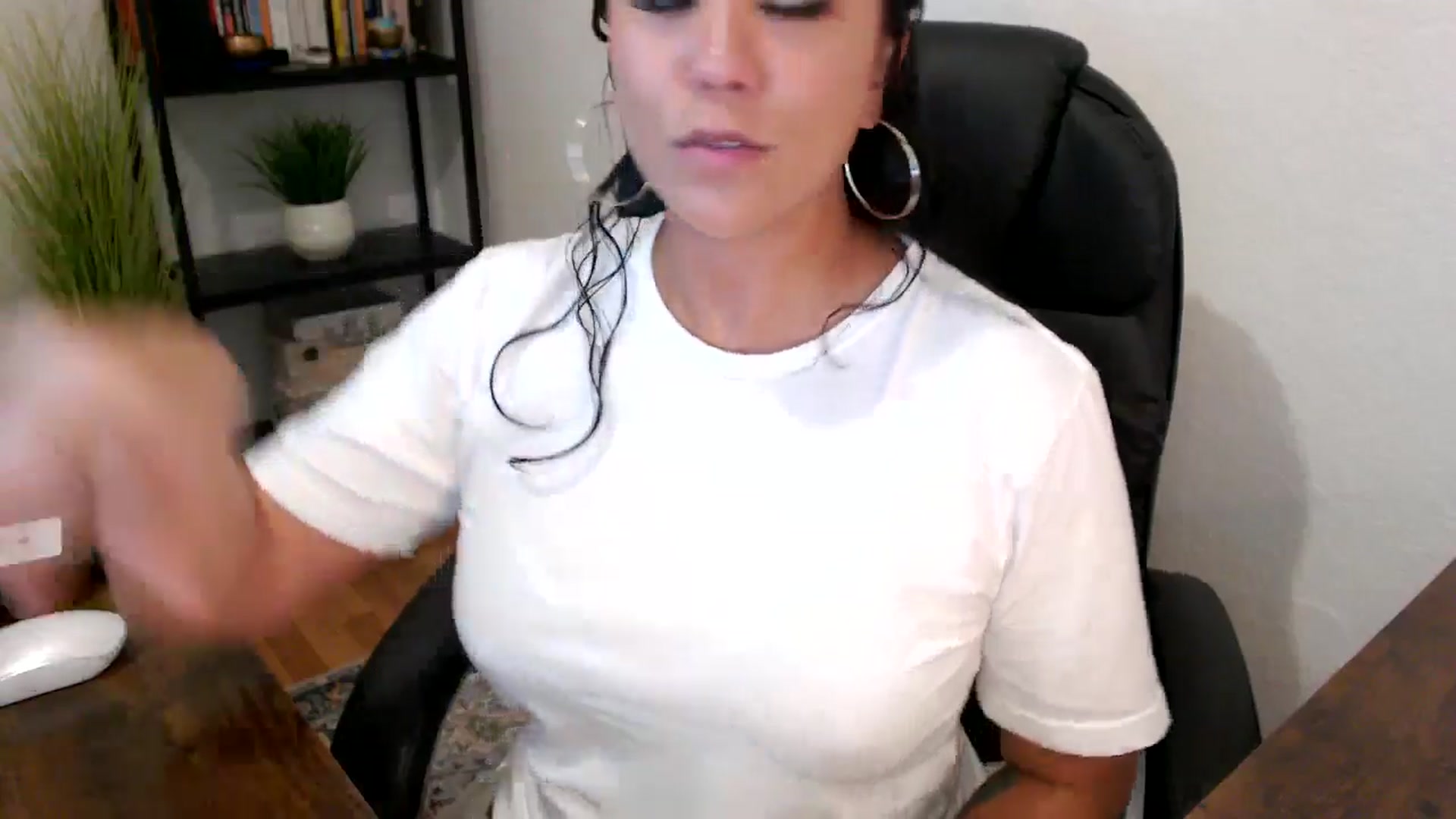 Gallery image thumbnail from MickaylaMoon's myfreecams stream on, 09/03/2024, 15:04 image 2 of 20