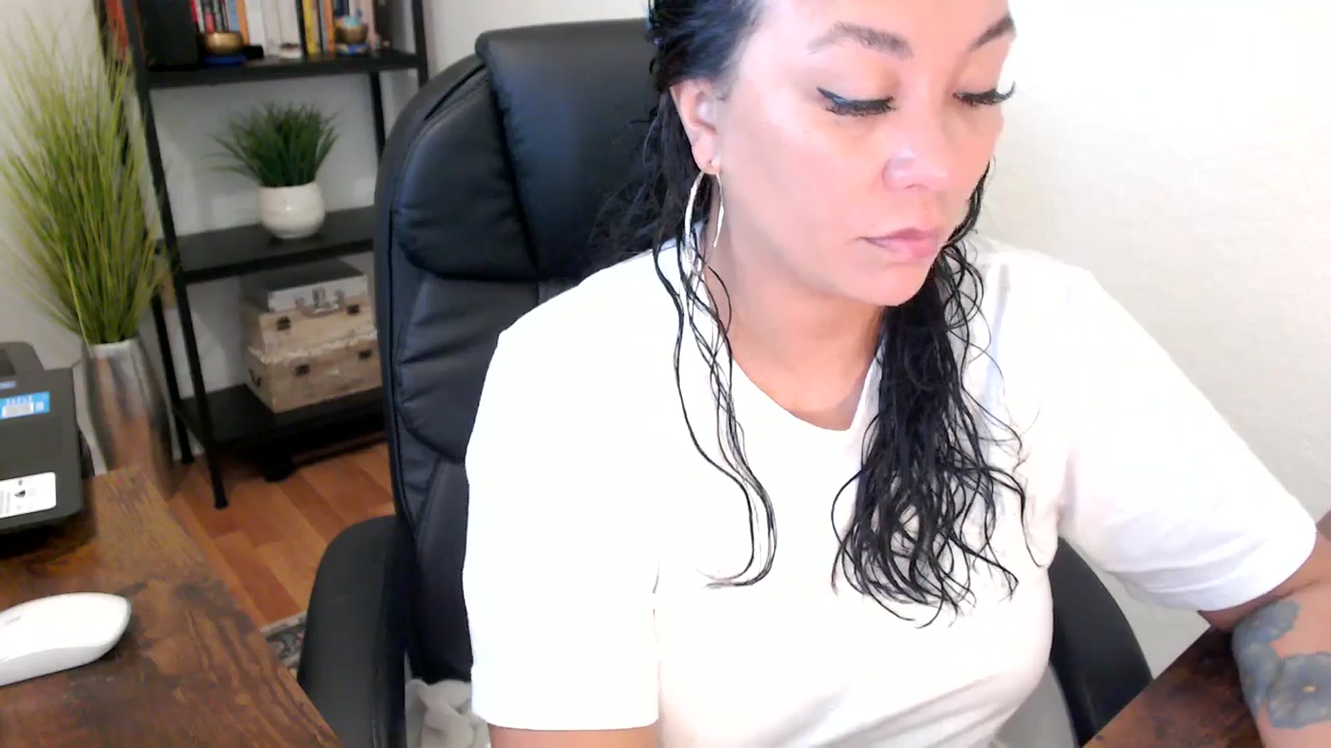 Gallery image thumbnail from MickaylaMoon's myfreecams stream on, 09/03/2024, 15:04 image 17 of 20