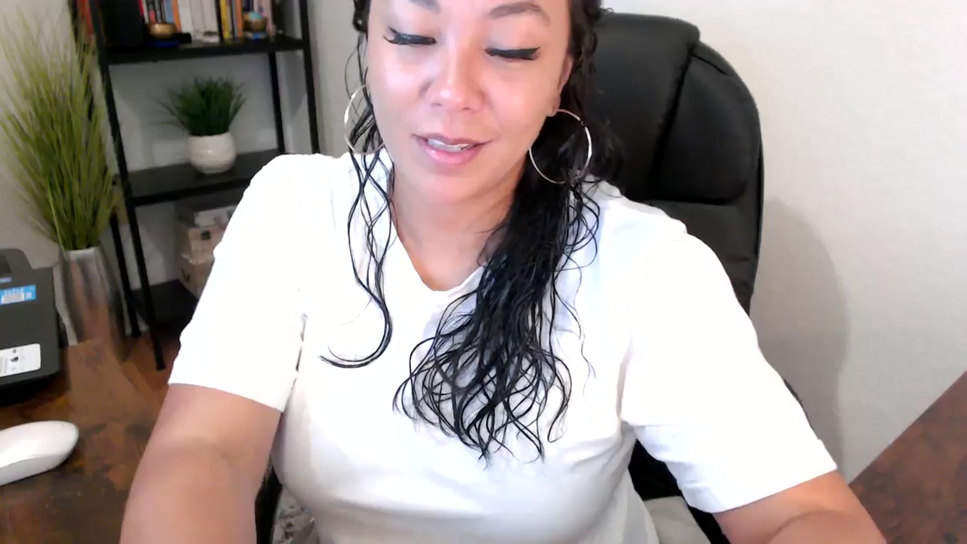 Gallery image thumbnail from MickaylaMoon's myfreecams stream on, 09/03/2024, 15:23 image 5 of 20