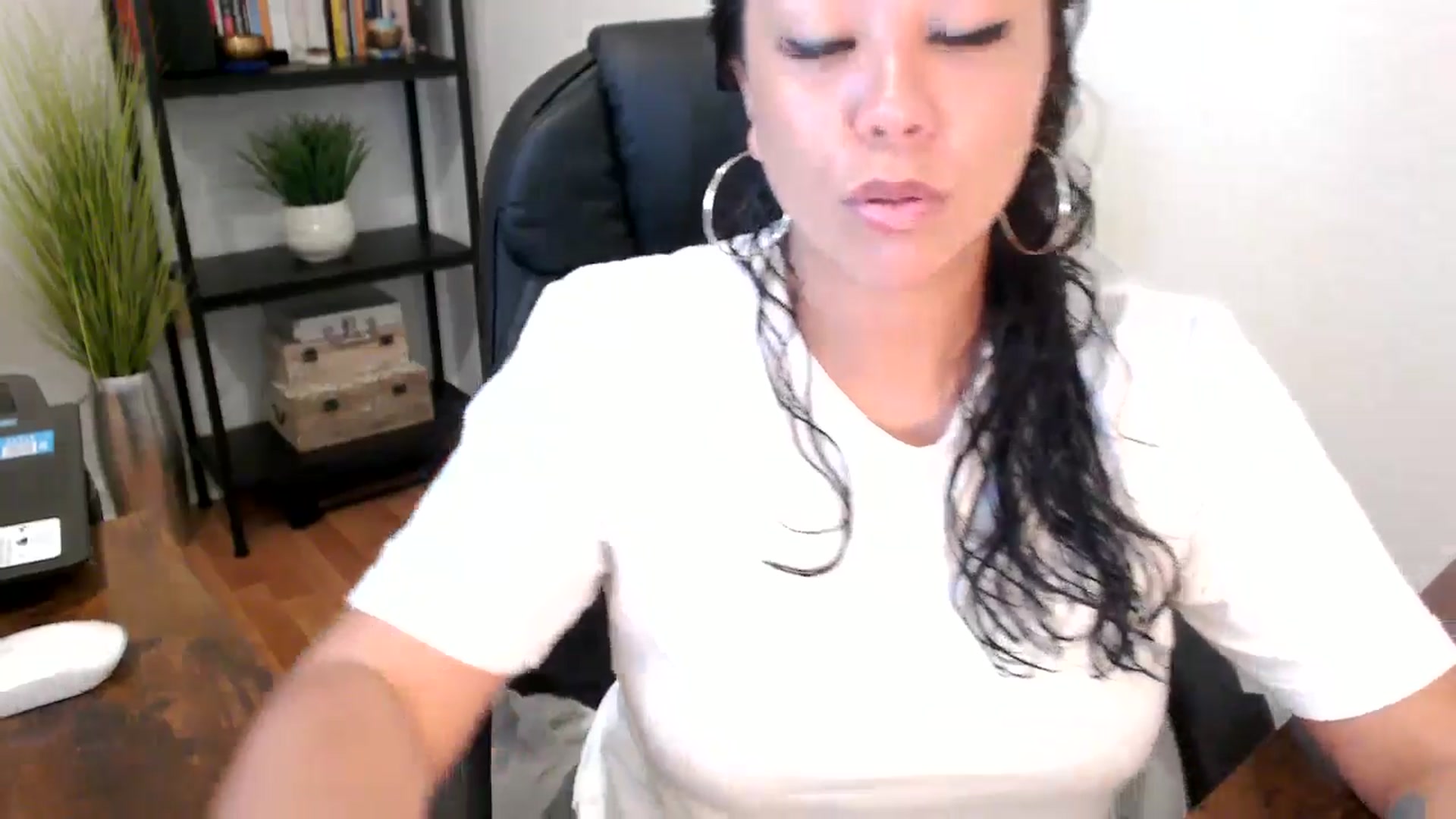 Gallery image thumbnail from MickaylaMoon's myfreecams stream on, 09/03/2024, 15:52 image 12 of 20