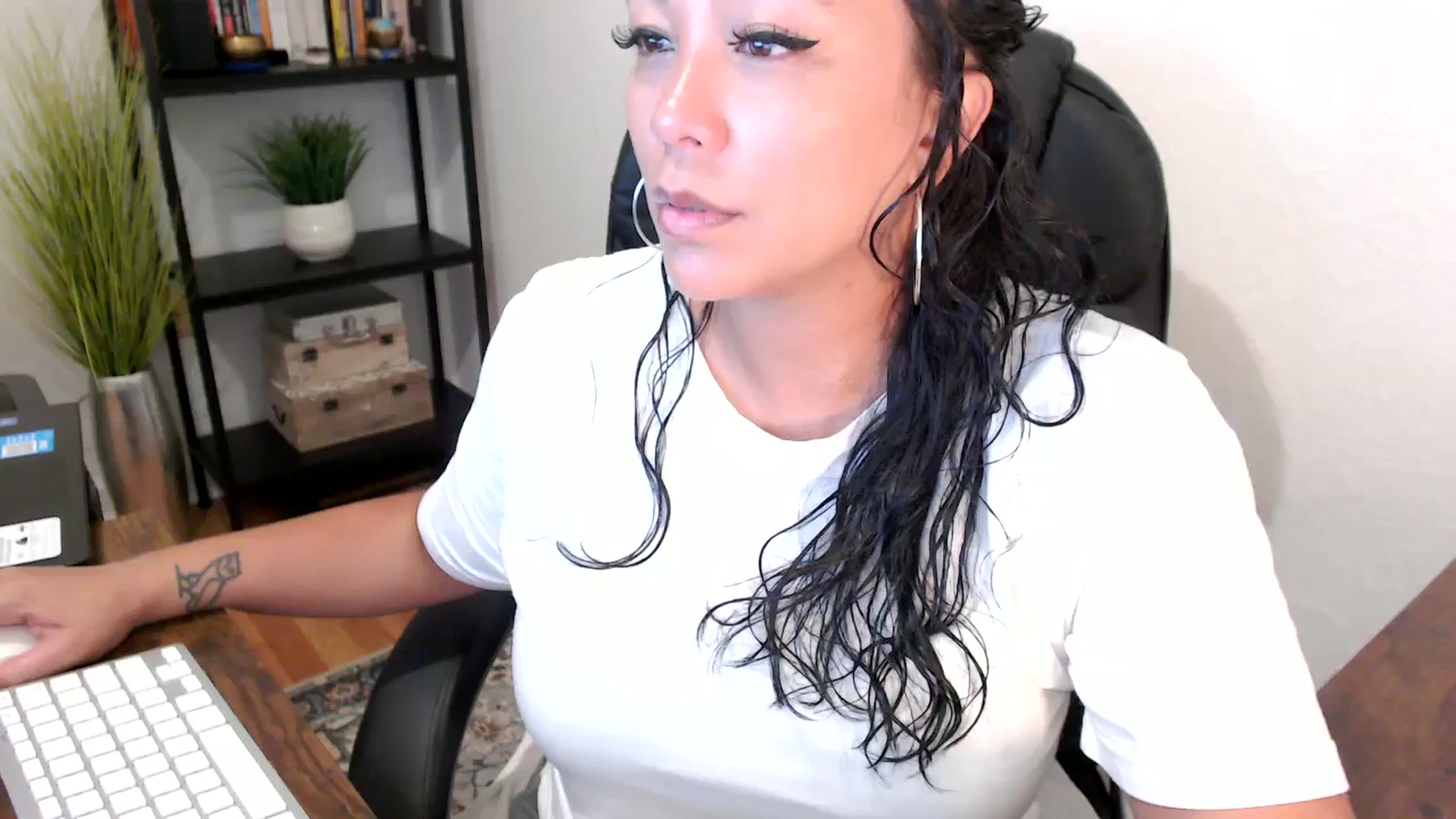 Gallery image thumbnail from MickaylaMoon's myfreecams stream on, 09/03/2024, 16:15 image 11 of 20