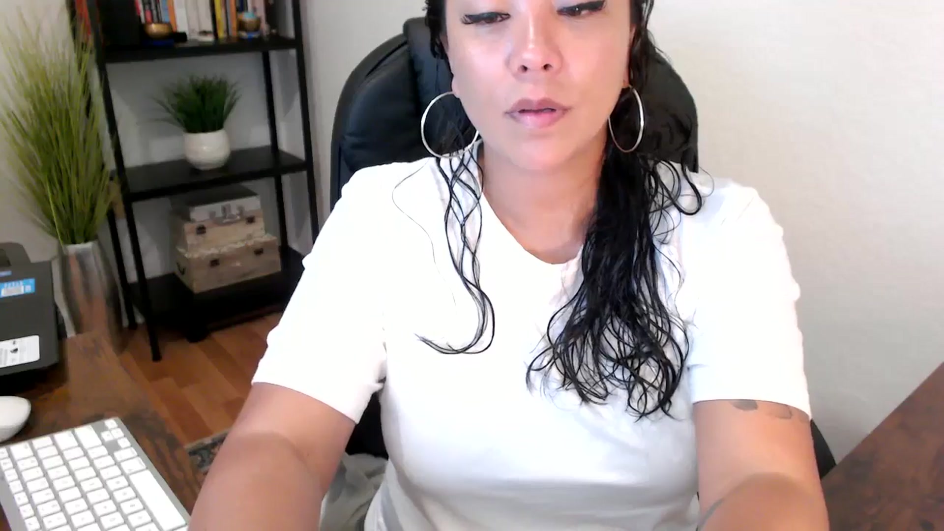 Gallery image thumbnail from MickaylaMoon's myfreecams stream on, 09/03/2024, 16:15 image 10 of 20