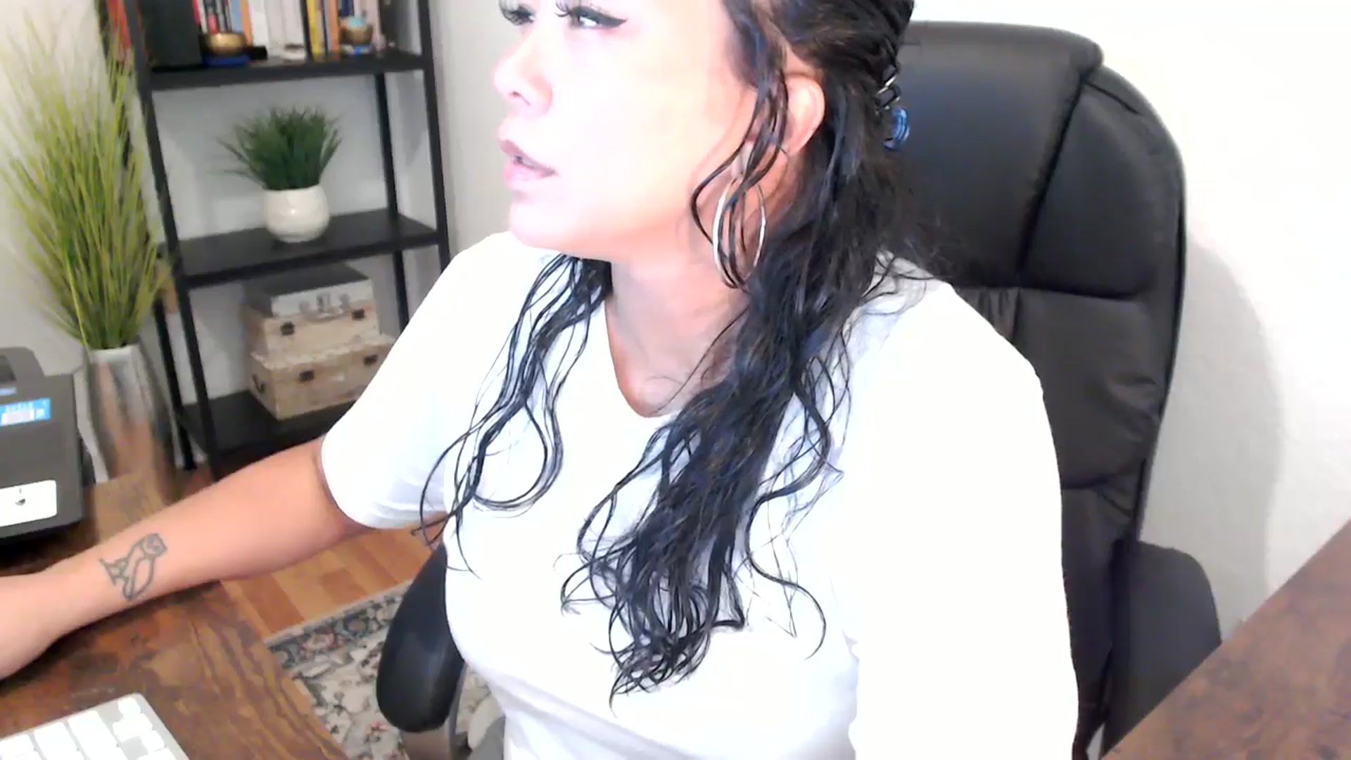 Gallery image thumbnail from MickaylaMoon's myfreecams stream on, 09/03/2024, 17:29 image 3 of 20