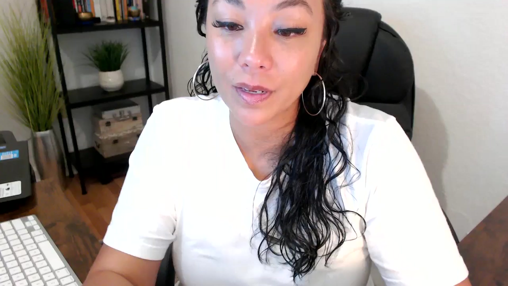Gallery image thumbnail from MickaylaMoon's myfreecams stream on, 09/03/2024, 17:29 image 16 of 20