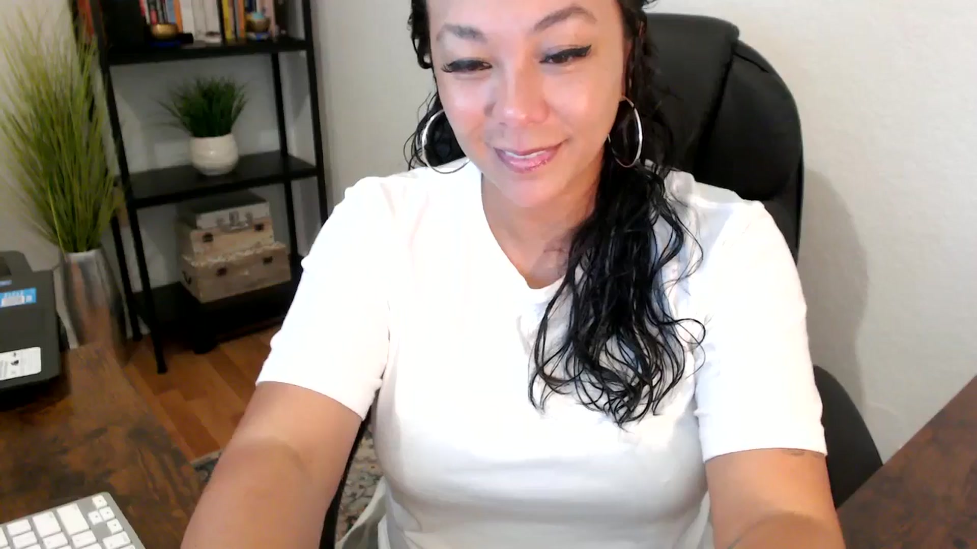 Gallery image thumbnail from MickaylaMoon's myfreecams stream on, 09/03/2024, 17:29 image 19 of 20