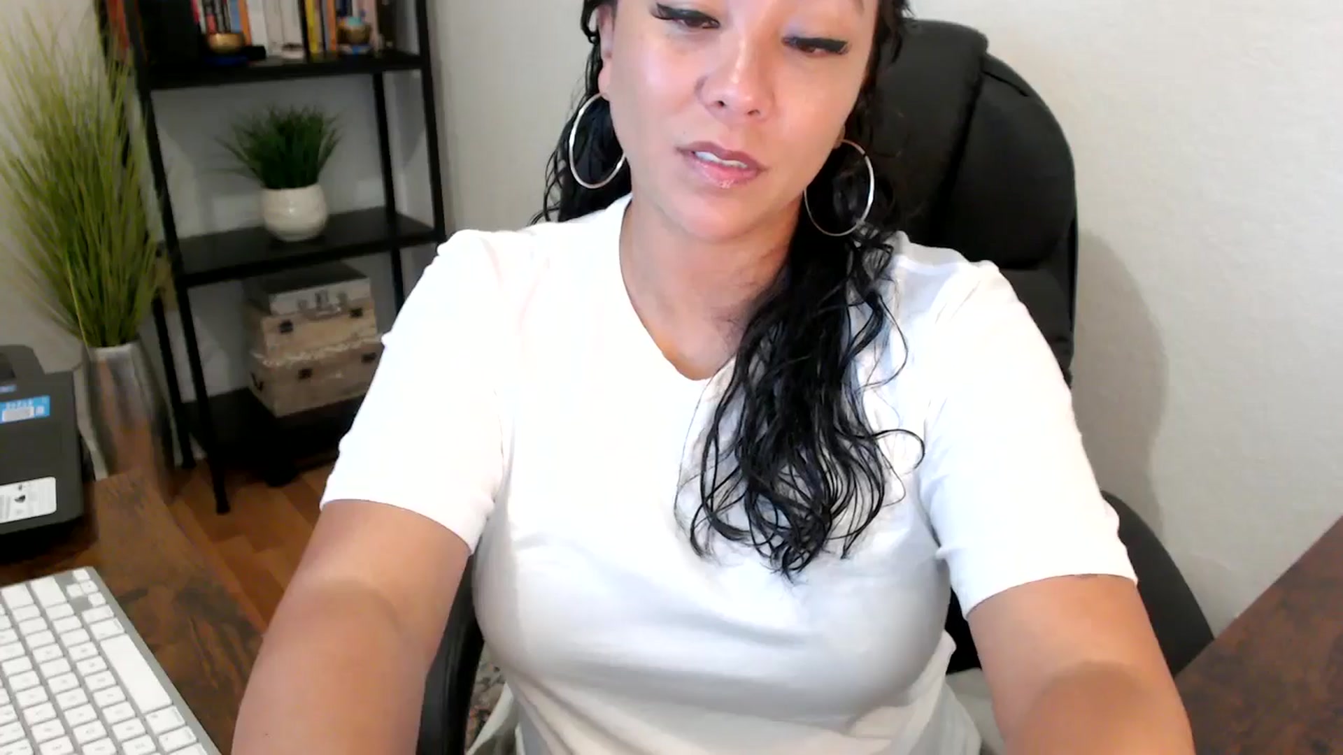 Gallery image thumbnail from MickaylaMoon's myfreecams stream on, 09/03/2024, 17:29 image 14 of 20