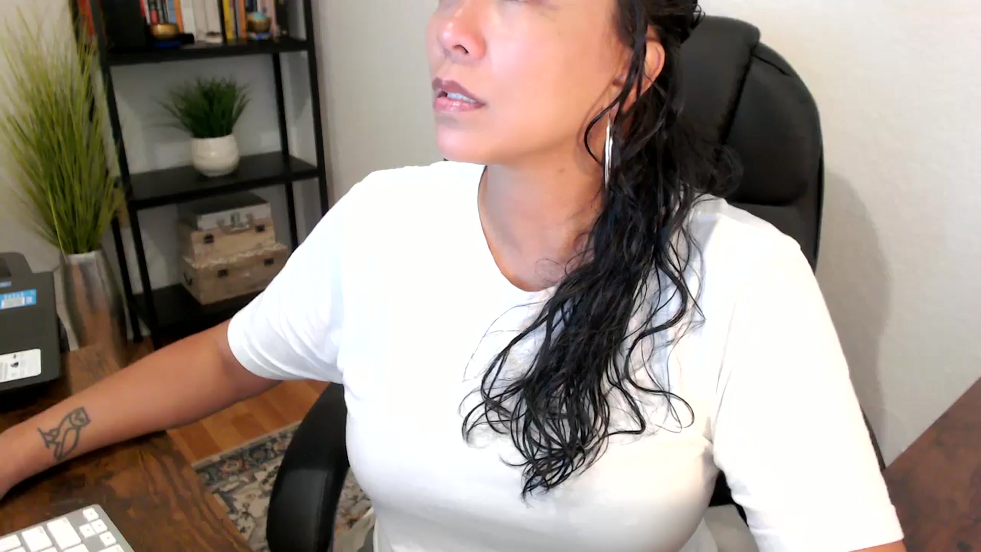 Gallery image thumbnail from MickaylaMoon's myfreecams stream on, 09/03/2024, 17:29 image 10 of 20