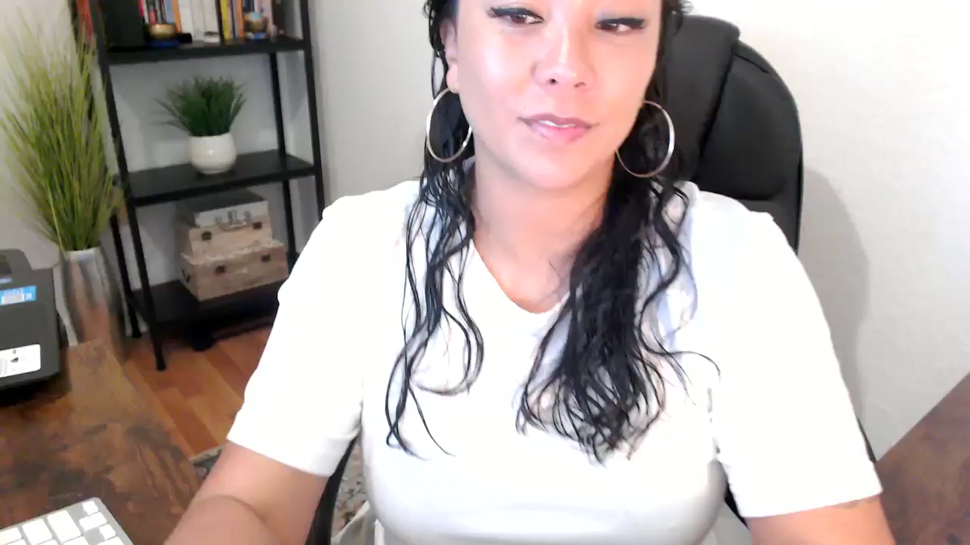 Gallery image thumbnail from MickaylaMoon's myfreecams stream on, 09/03/2024, 17:29 image 6 of 20