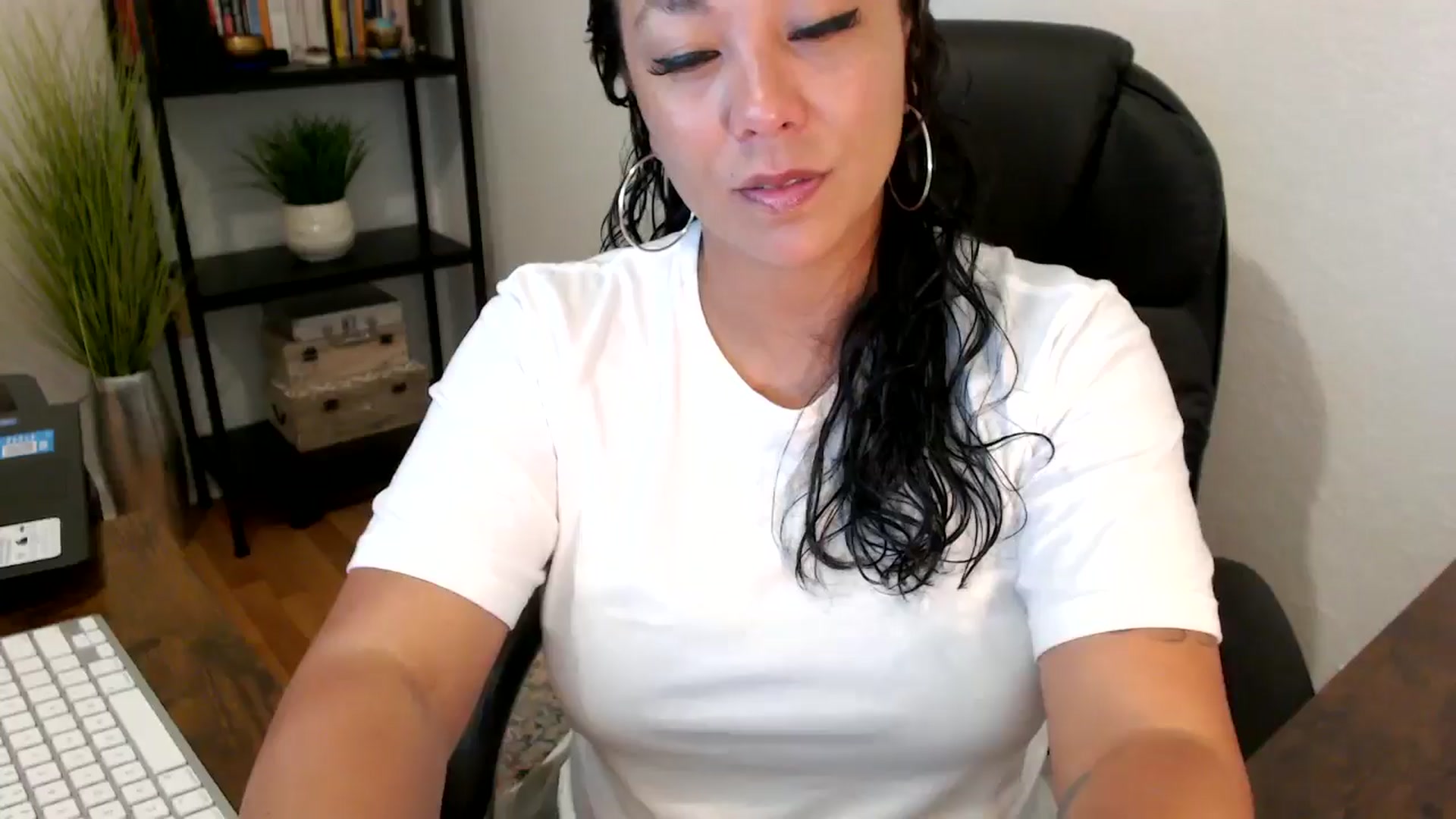Gallery image thumbnail from MickaylaMoon's myfreecams stream on, 09/03/2024, 17:29 image 13 of 20