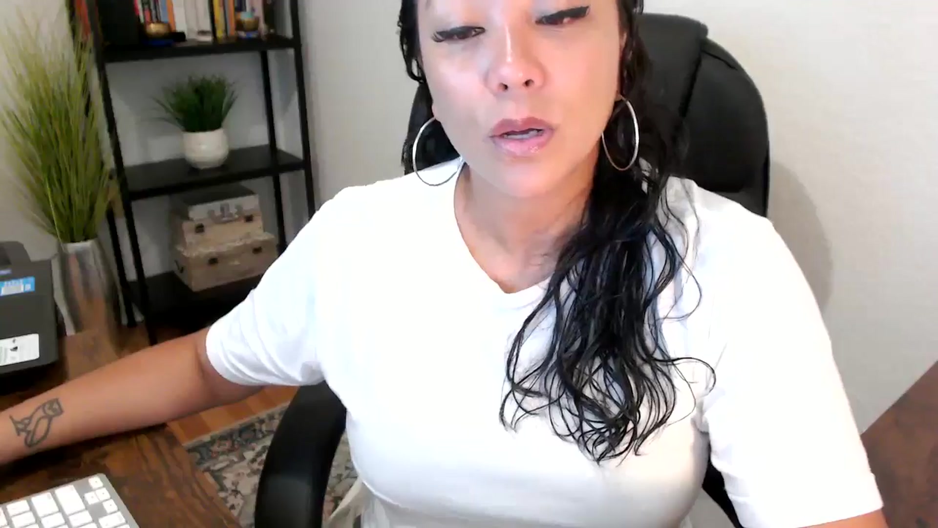 Gallery image thumbnail from MickaylaMoon's myfreecams stream on, 09/03/2024, 17:29 image 18 of 20